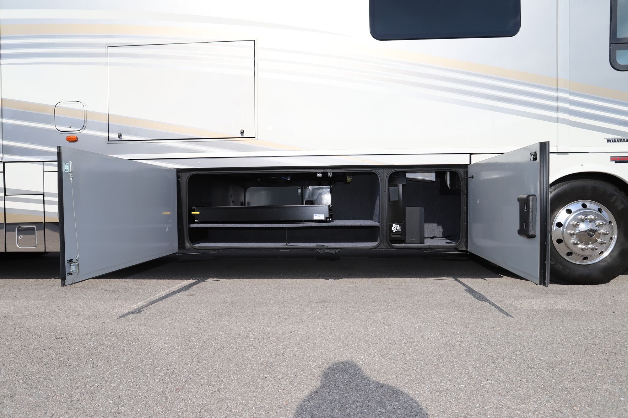 Used 2017 Winnebago Grand Tour 45RL Class A  For Sale