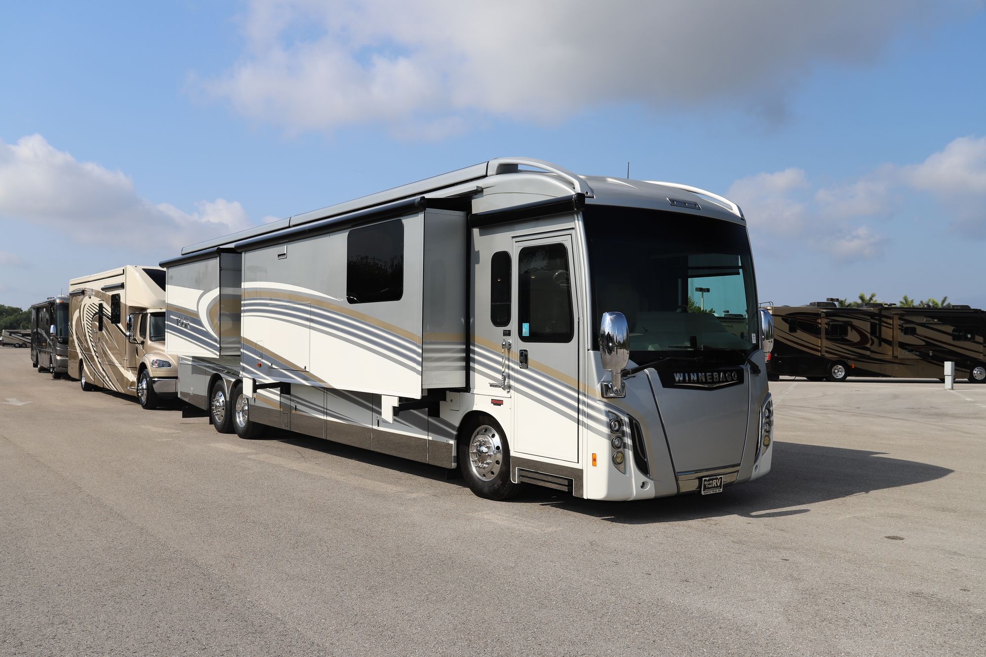 Used 2017 Winnebago Grand Tour 45RL Class A  For Sale