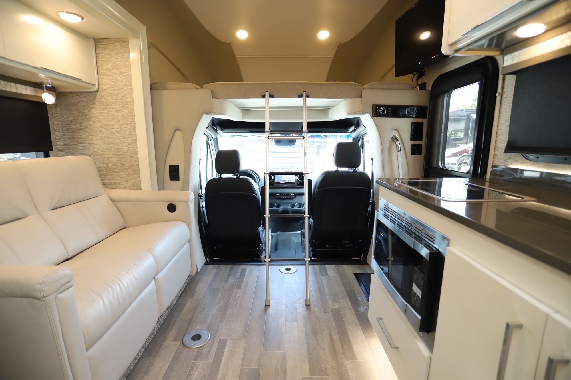 Used 2020 Tiffin Motor Homes Wayfarer 24TW Class C  For Sale