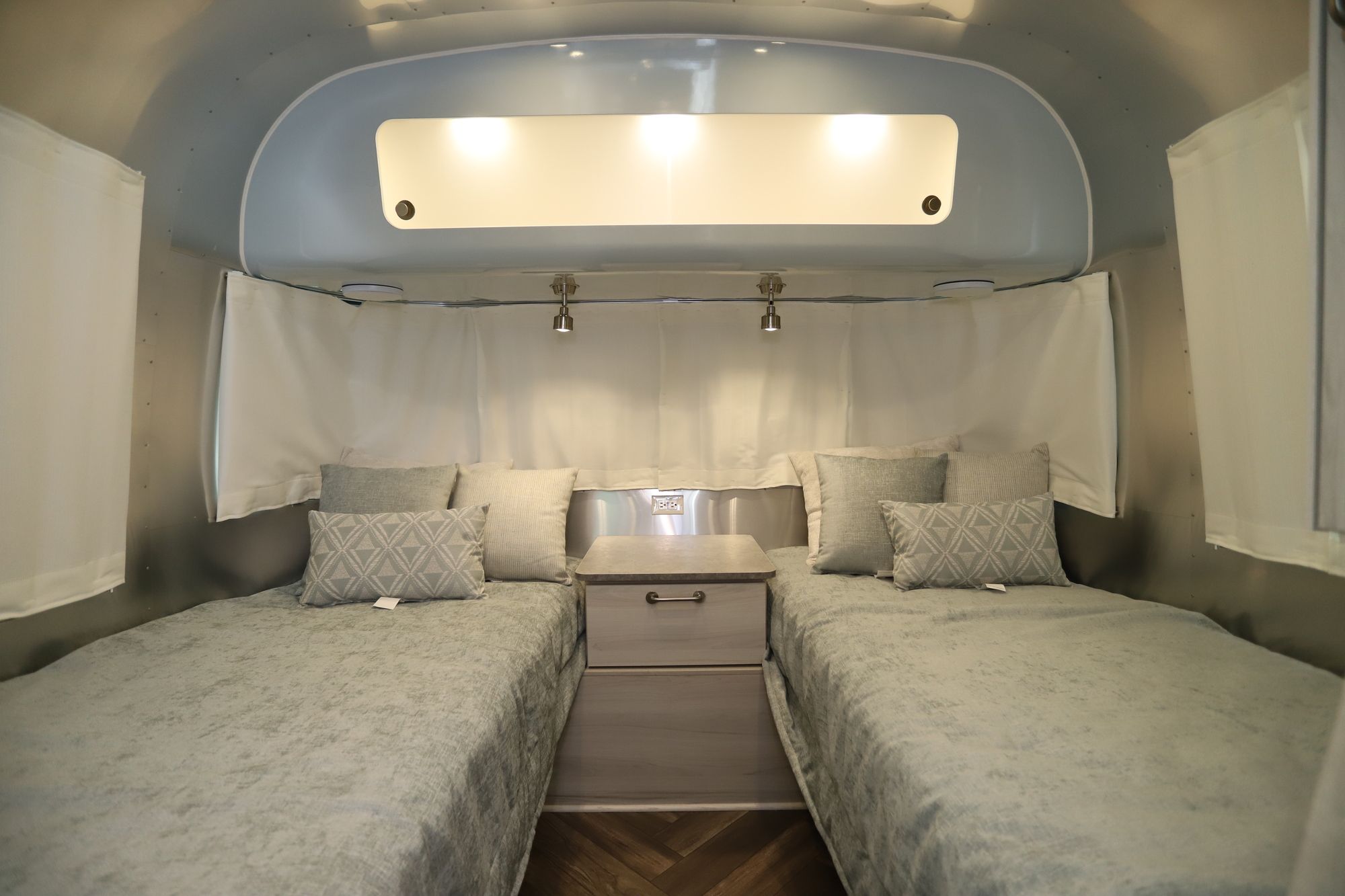 New 2021 Airstream International 25FBT Travel Trailer  For Sale