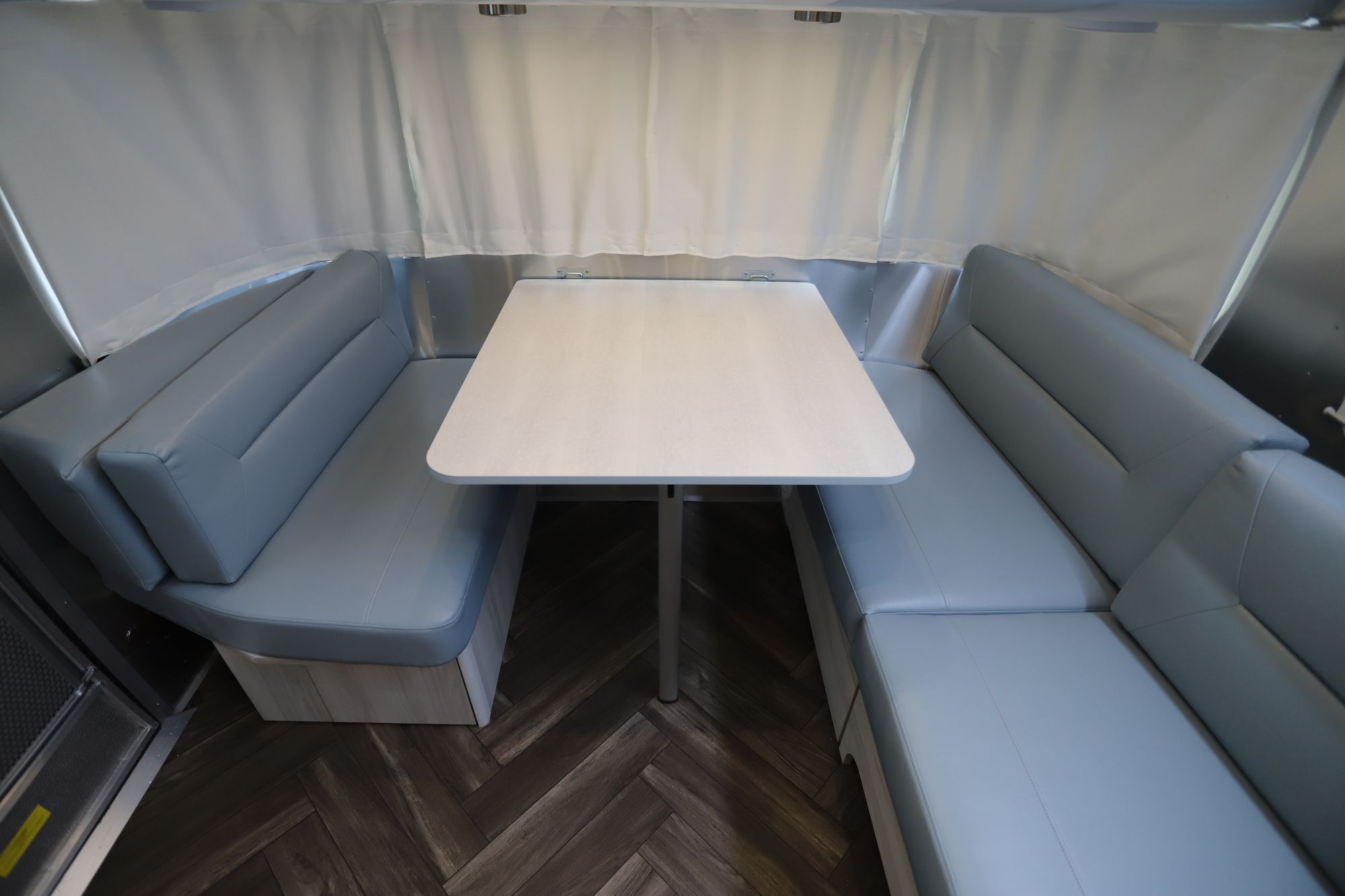 New 2021 Airstream International 25FBT Travel Trailer  For Sale