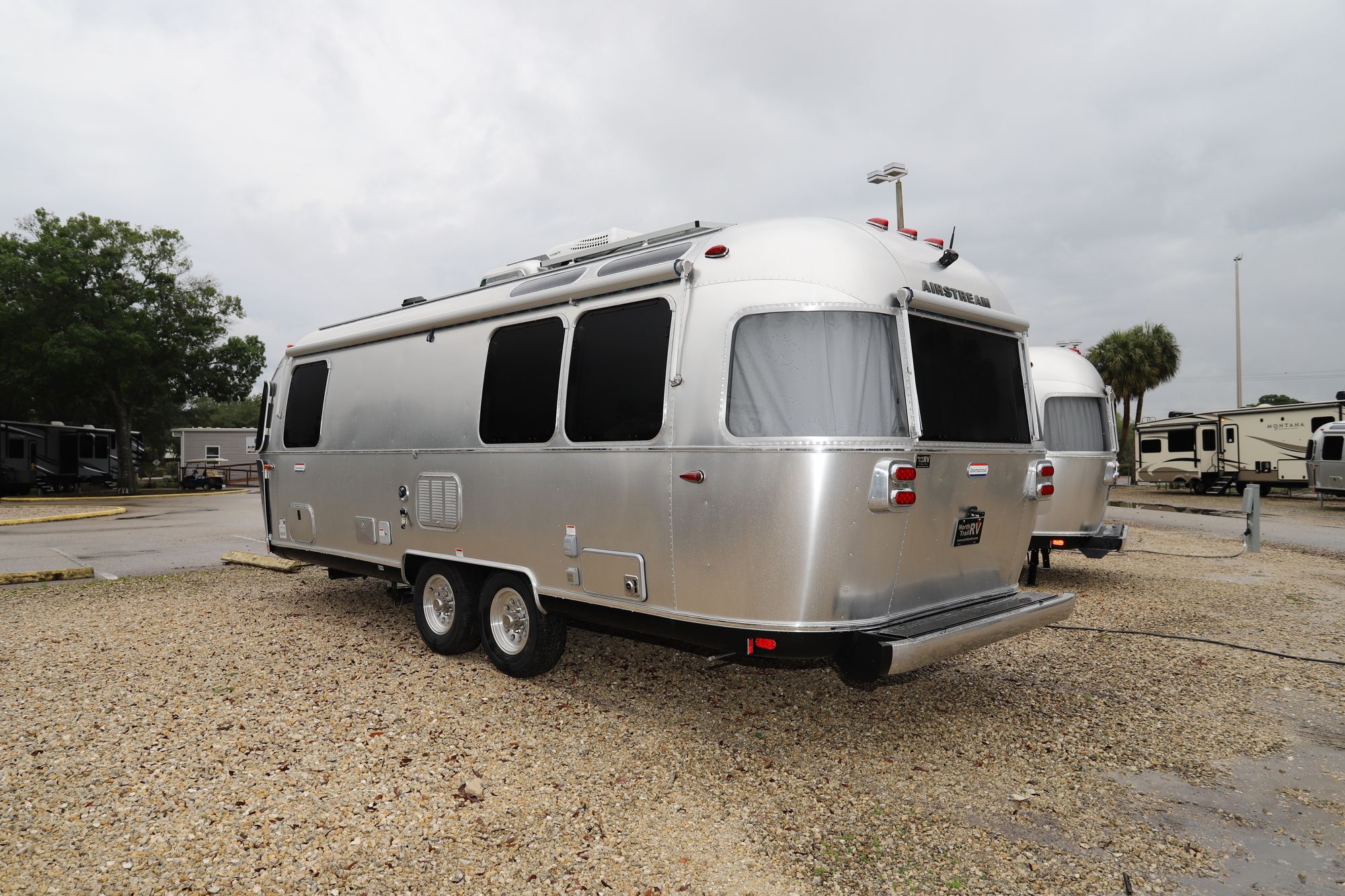 New 2021 Airstream International 25FBT Travel Trailer  For Sale