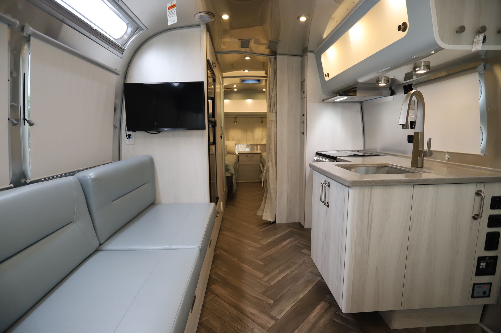 New 2021 Airstream International 25FBT Travel Trailer  For Sale