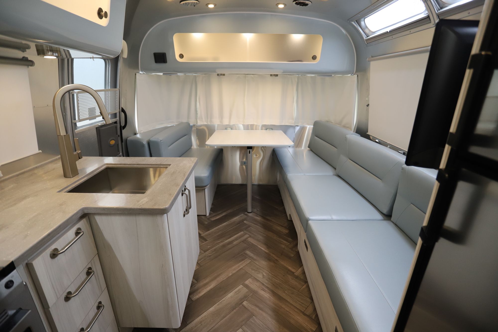 New 2021 Airstream International 25FBT Travel Trailer  For Sale