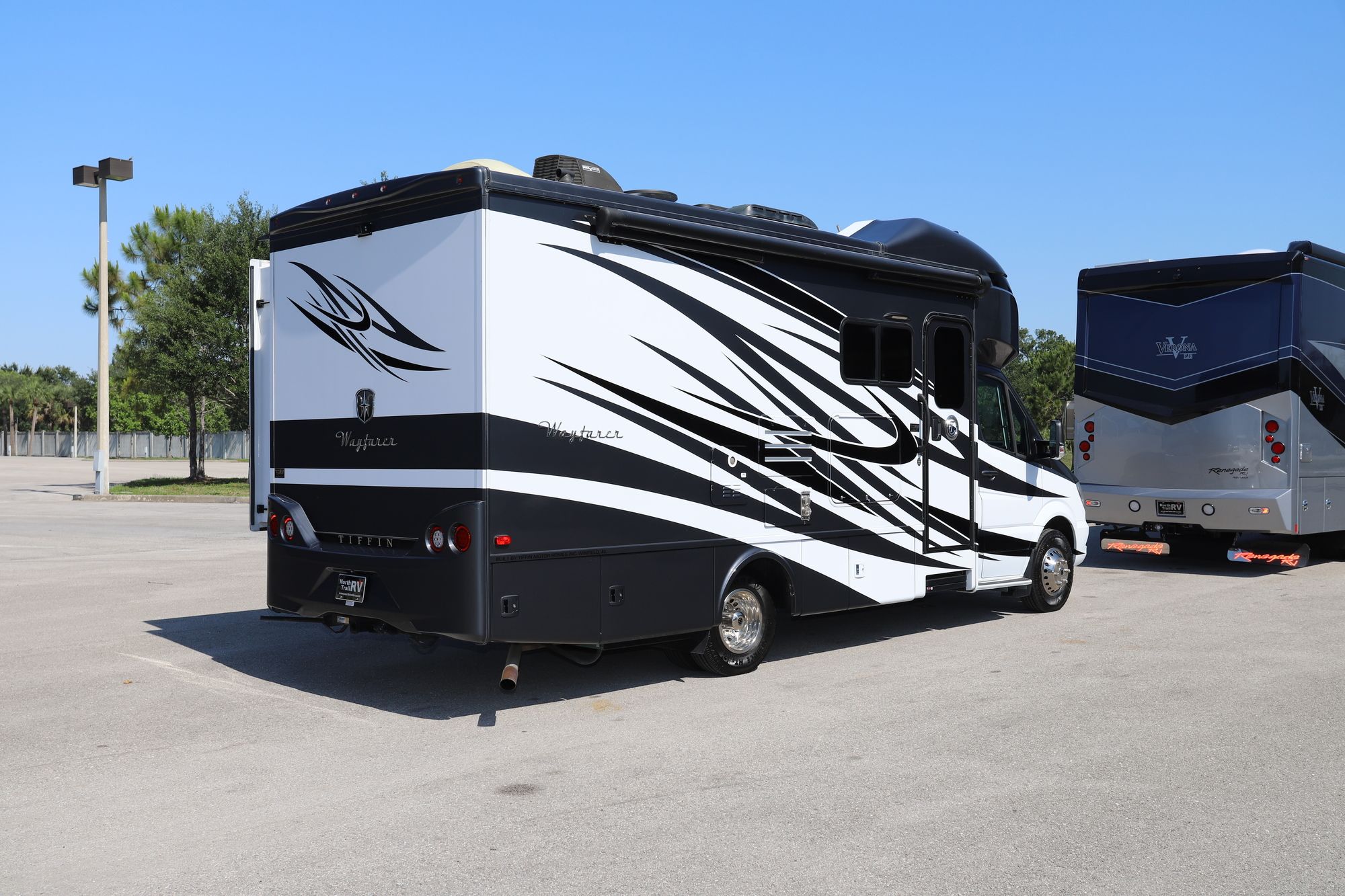 Used 2018 Tiffin Motor Homes Wayfarer 24FW Class C  For Sale