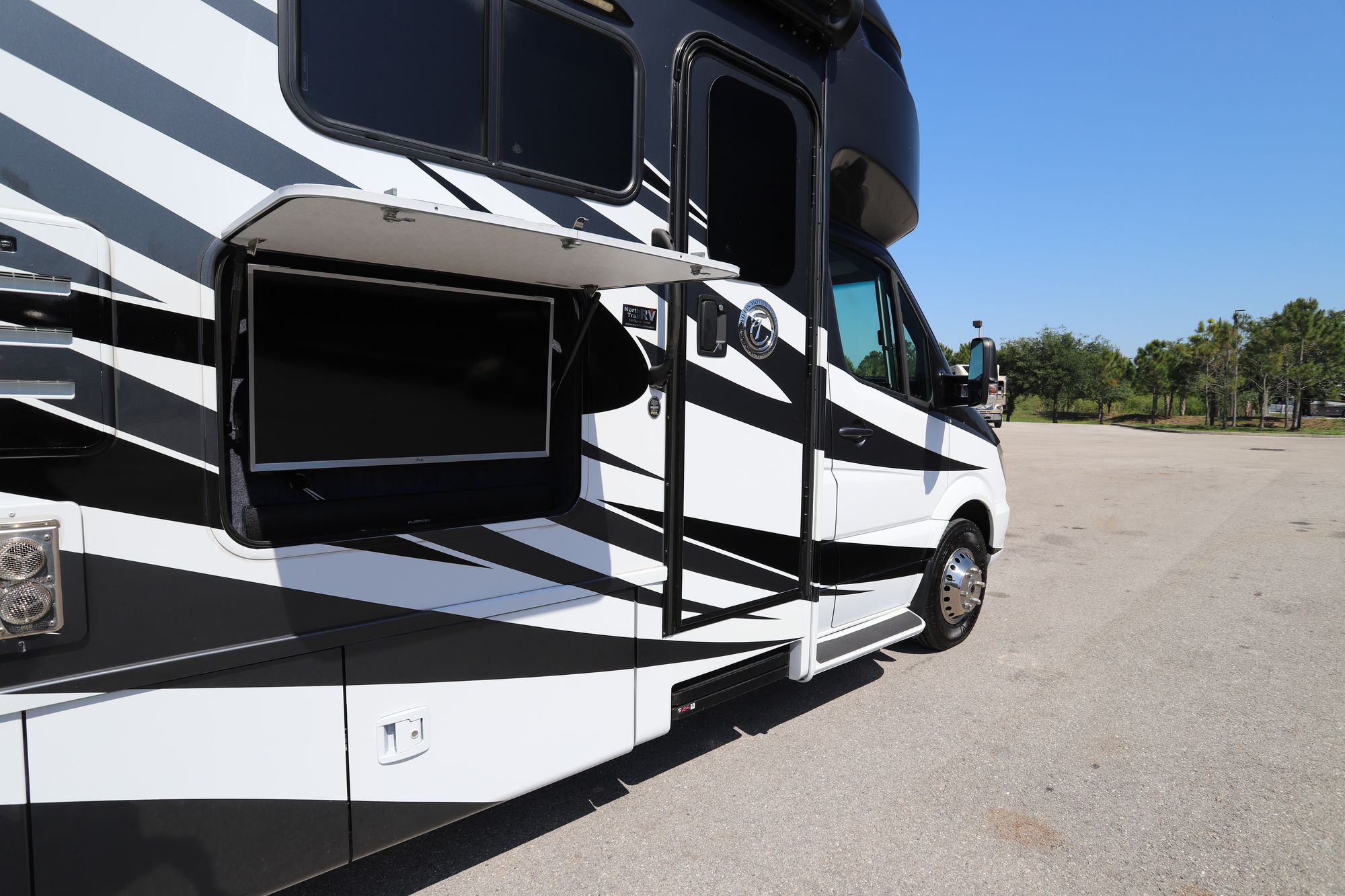 Used 2018 Tiffin Motor Homes Wayfarer 24FW Class C  For Sale