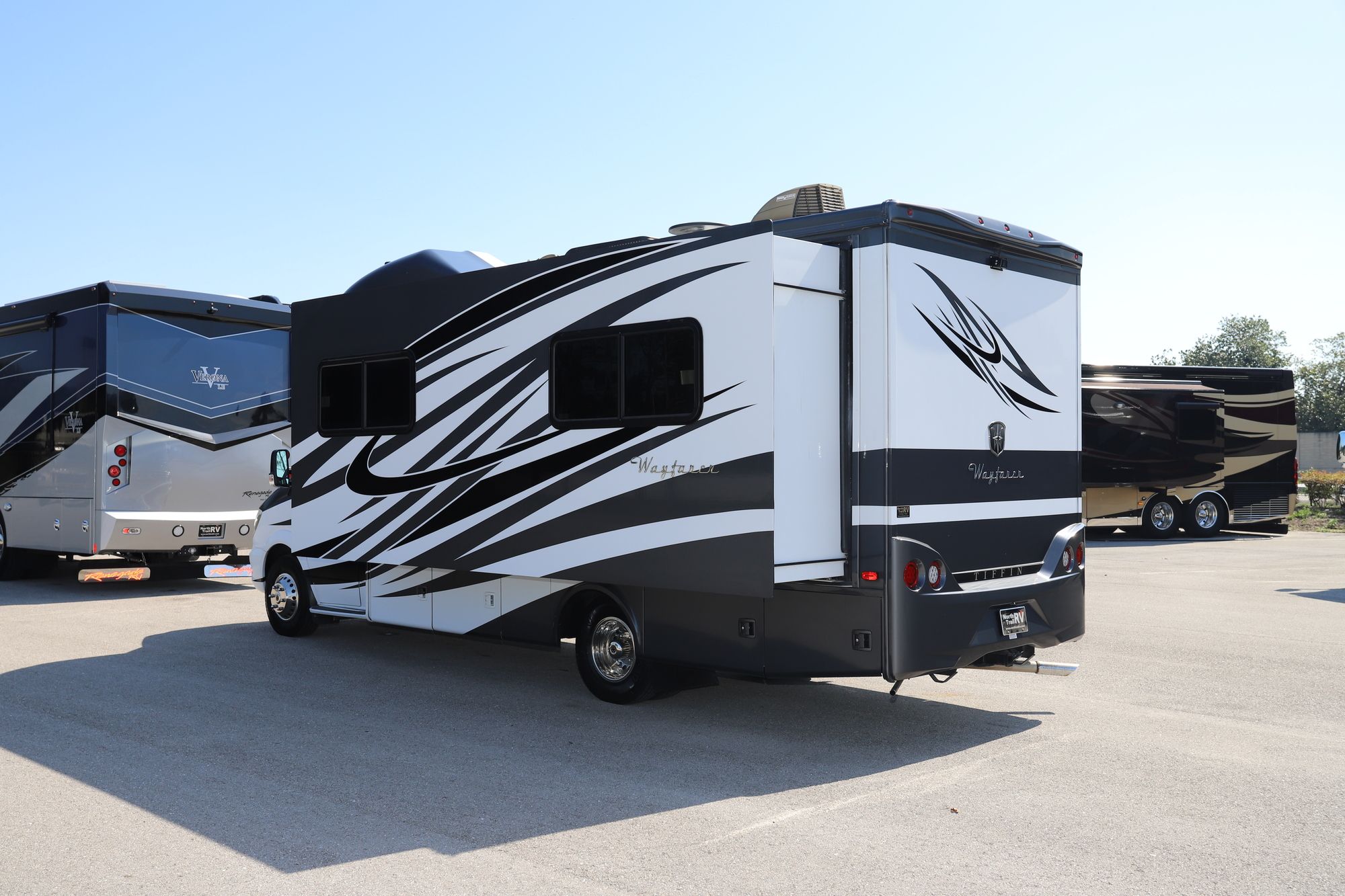 Used 2018 Tiffin Motor Homes Wayfarer 24FW Class C  For Sale