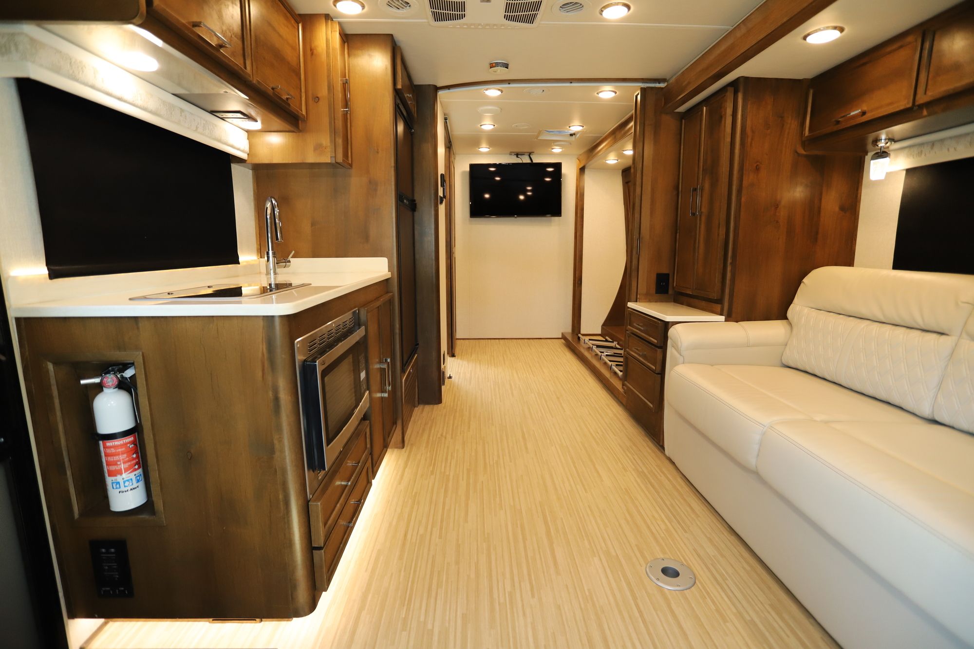 Used 2018 Tiffin Motor Homes Wayfarer 24FW Class C  For Sale