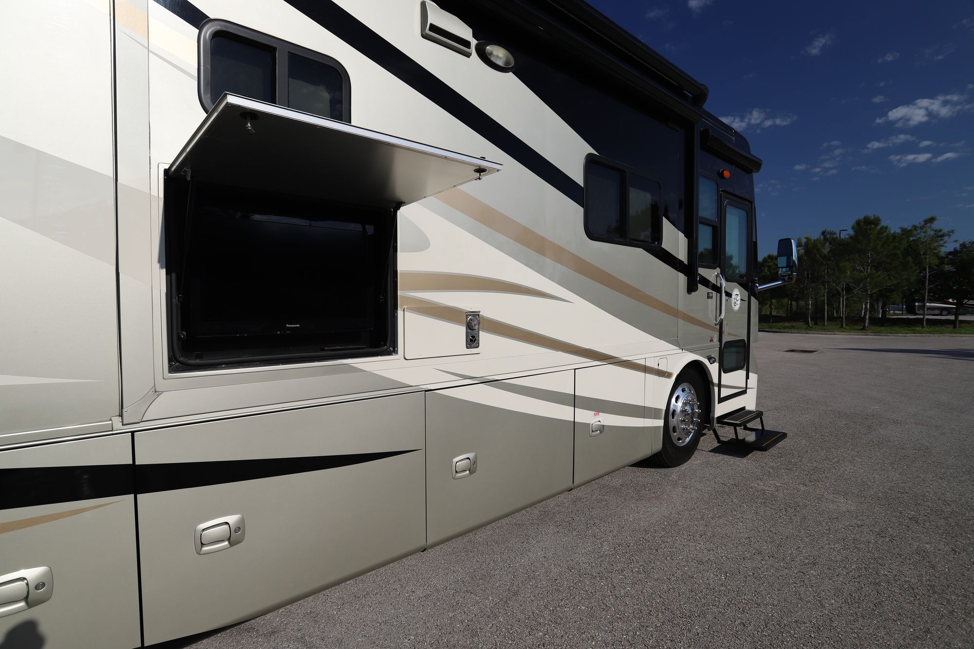 Used 2012 Tiffin Motor Homes Phaeton 40QBH Class A  For Sale