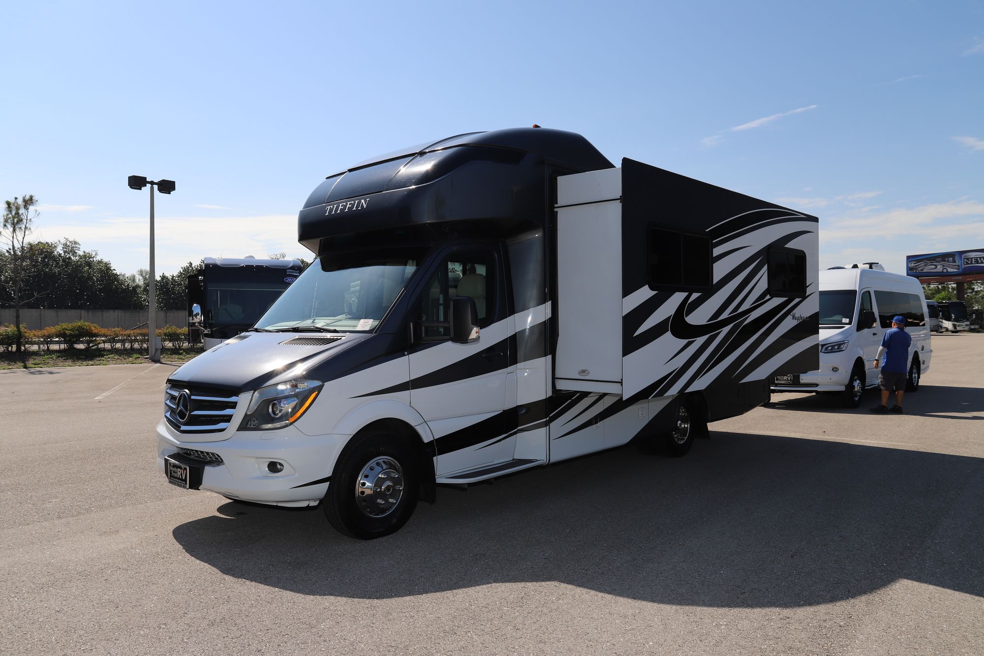 Used 2018 Tiffin Motor Homes Wayfarer 24FW Class C  For Sale