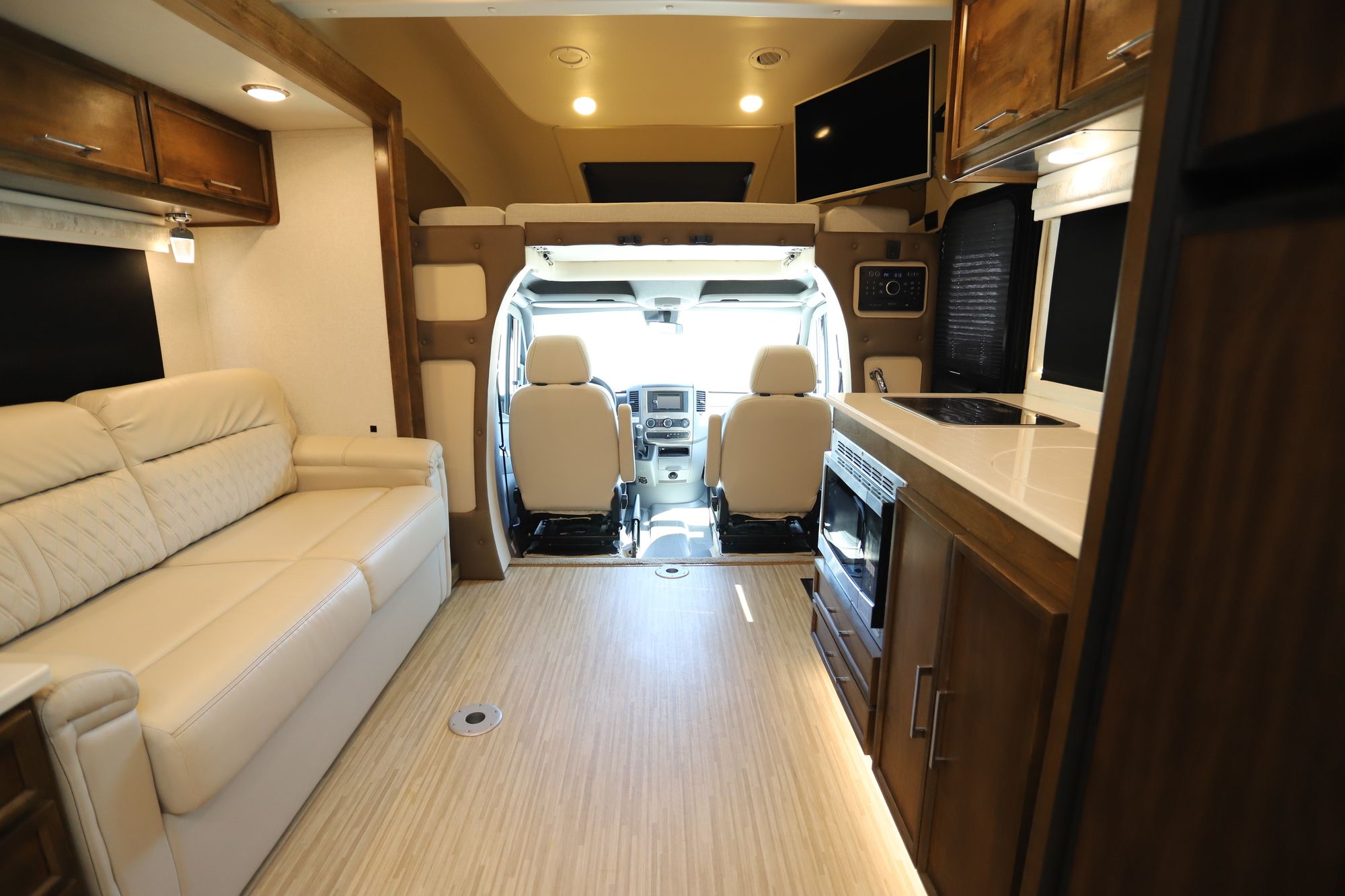 Used 2018 Tiffin Motor Homes Wayfarer 24FW Class C  For Sale