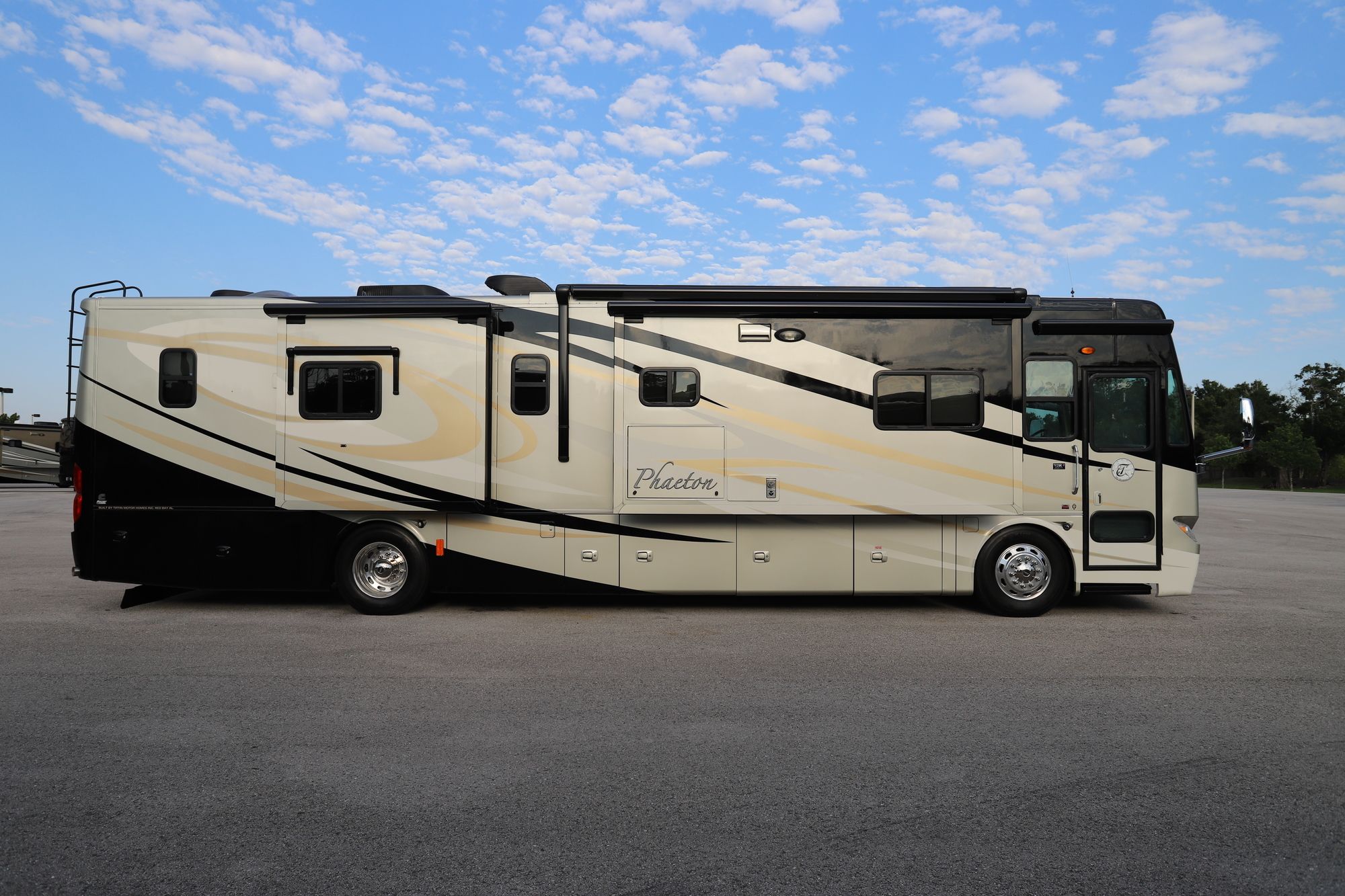 Used 2012 Tiffin Motor Homes Phaeton 40QBH Class A  For Sale