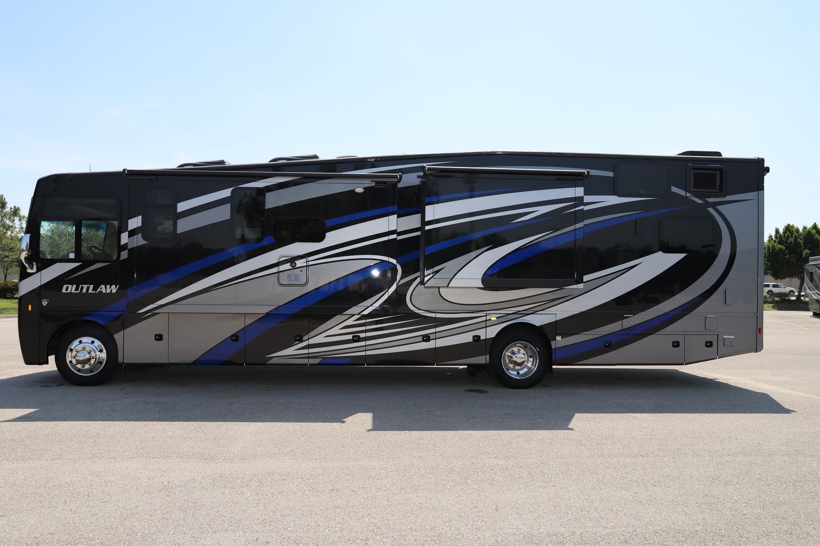 2022 Thor Motor Coach Outlaw 38KB Class A Gas Toyhauler (Stock# 13917)