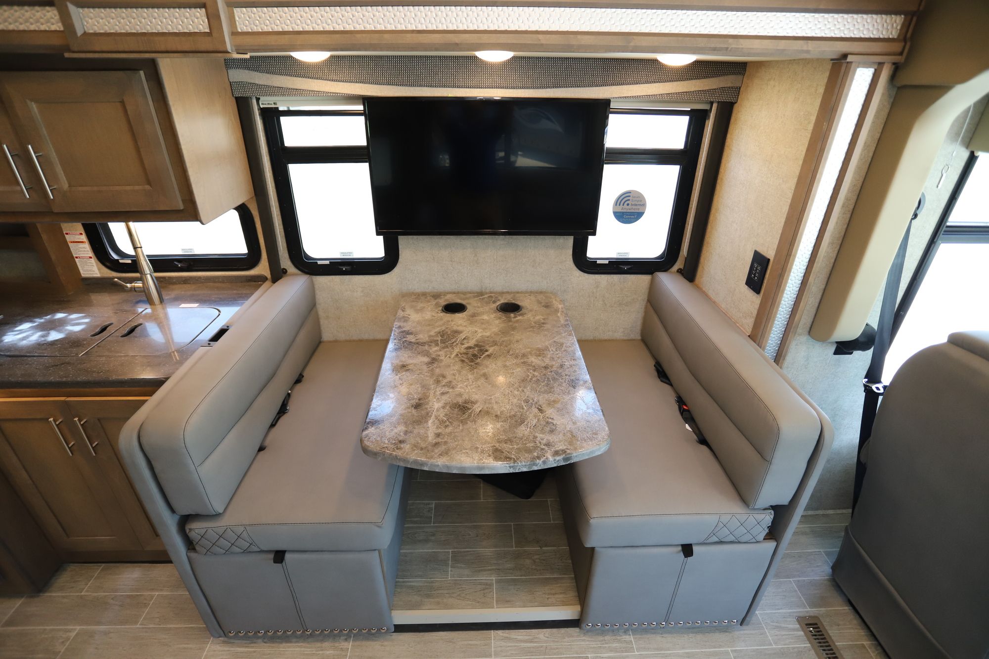 New 2022 Thor Outlaw 38KB Class A  For Sale
