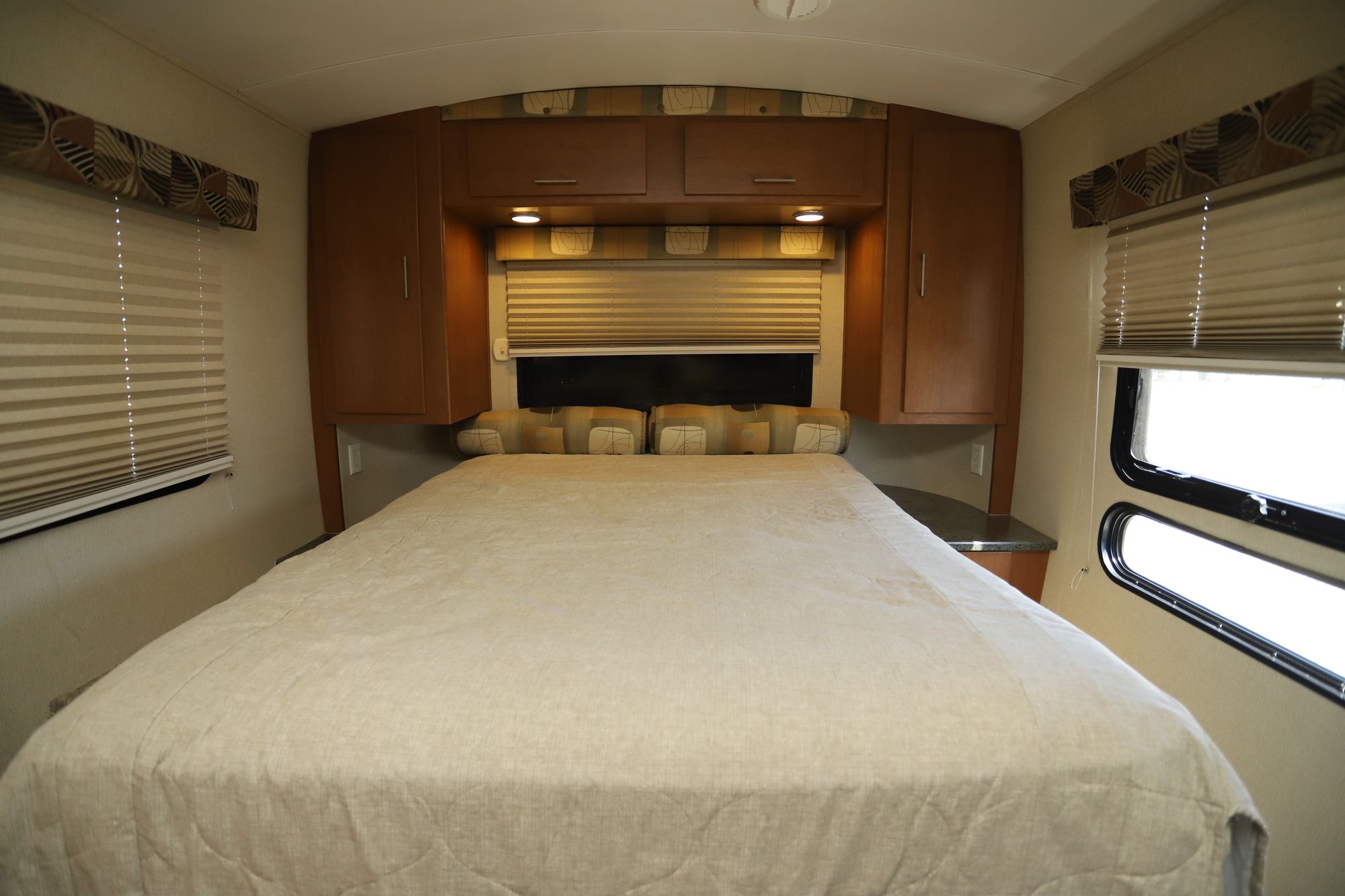 Used 2013 Keystone Vantage 25RBS Travel Trailer  For Sale