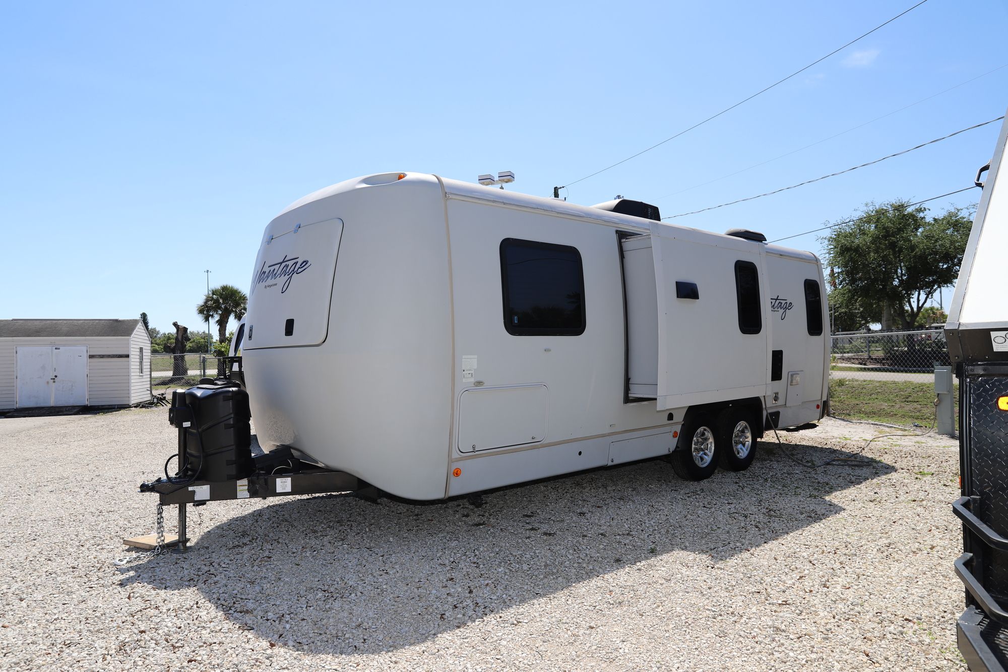 Used 2013 Keystone Vantage 25RBS Travel Trailer  For Sale