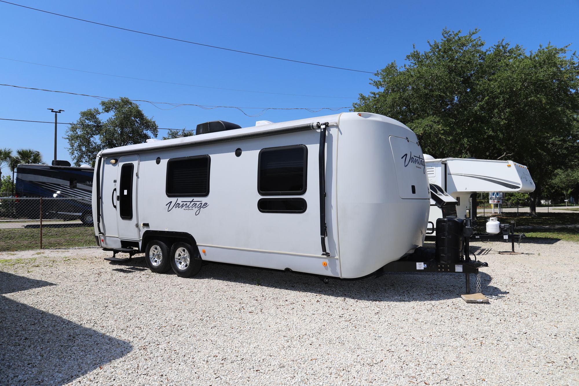 Used 2013 Keystone Vantage 25RBS Travel Trailer  For Sale