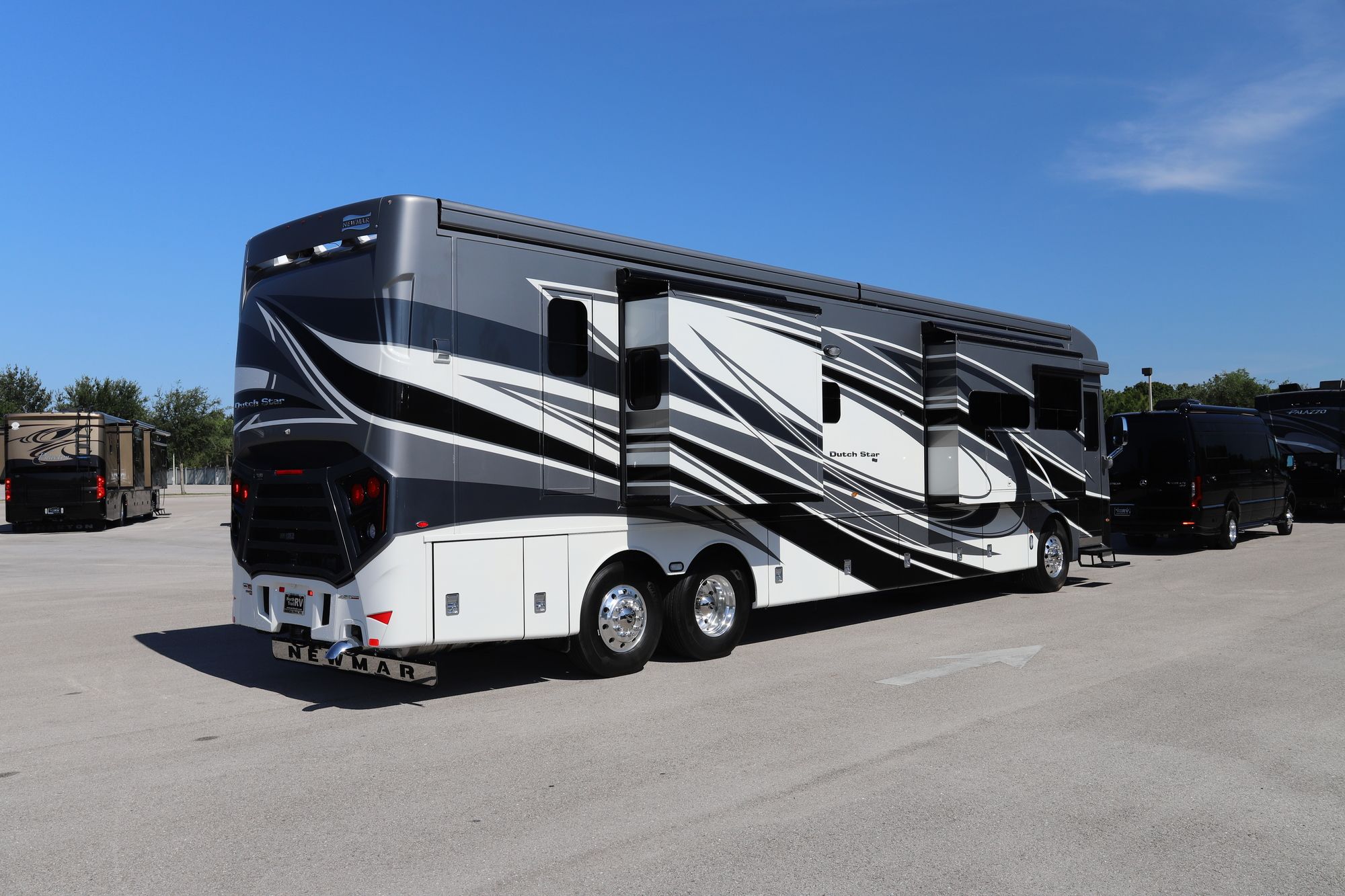 New 2021 Newmar Dutch Star 4326 Class A  For Sale