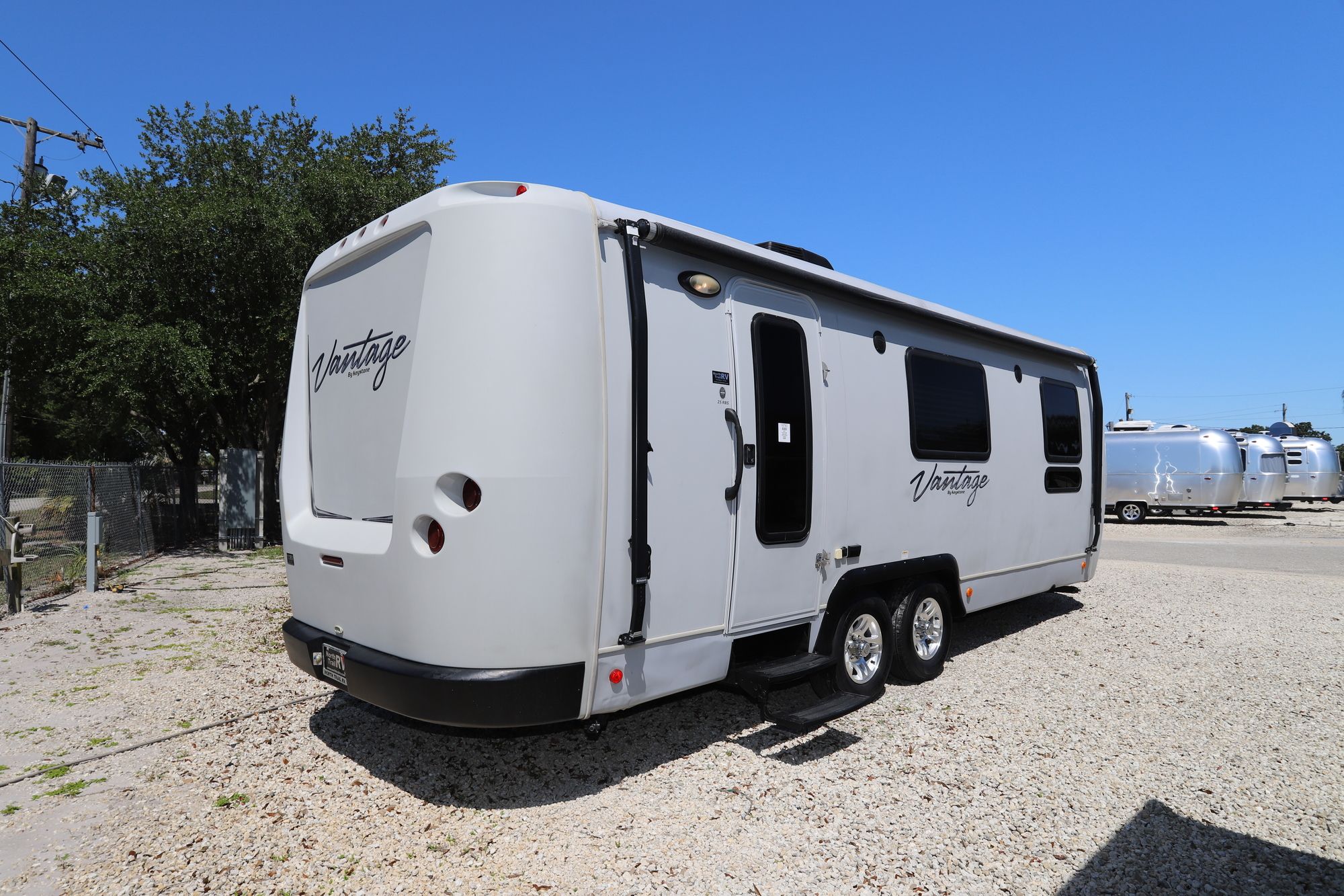 Used 2013 Keystone Vantage 25RBS Travel Trailer  For Sale