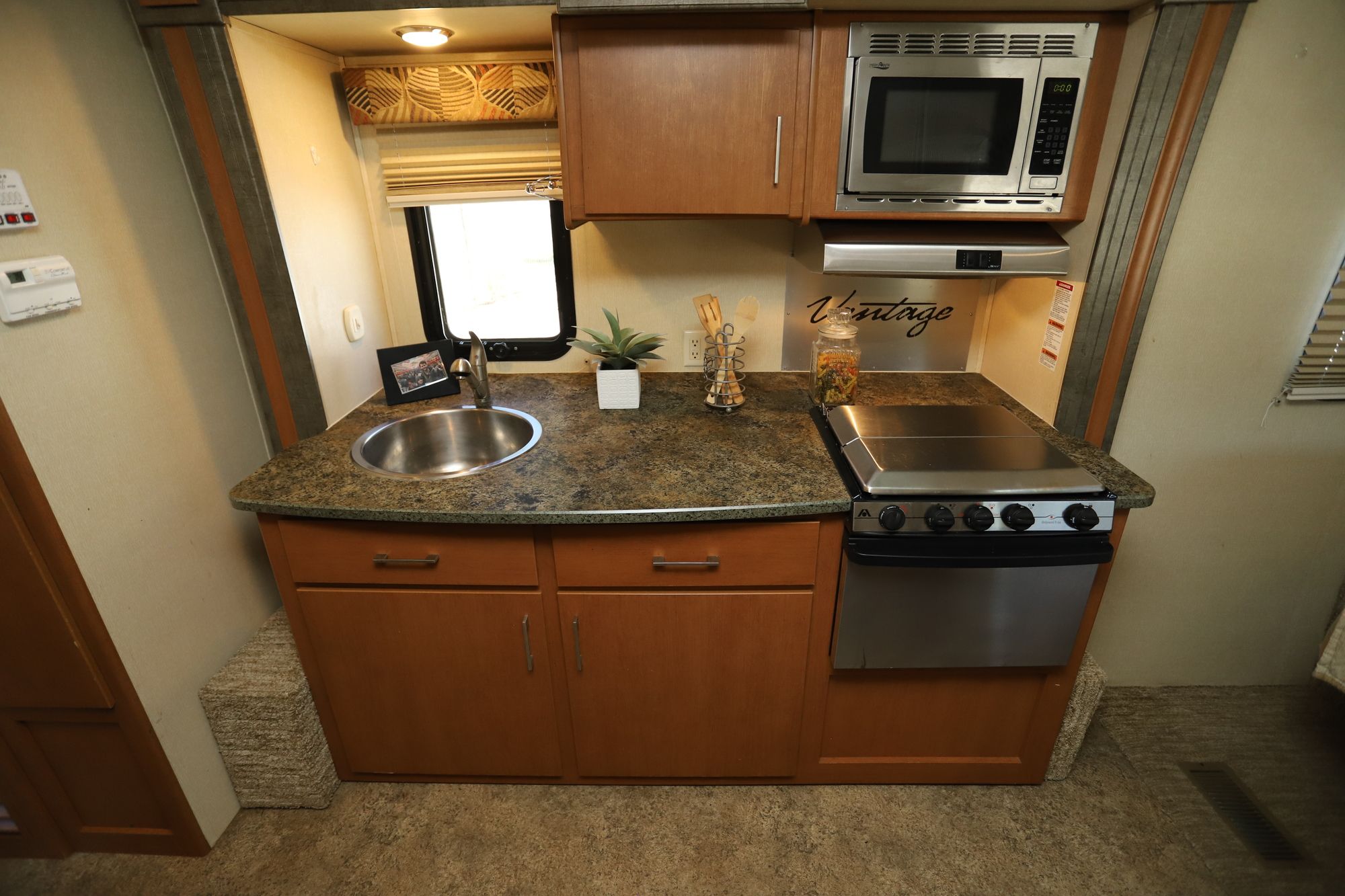 Used 2013 Keystone Vantage 25RBS Travel Trailer  For Sale