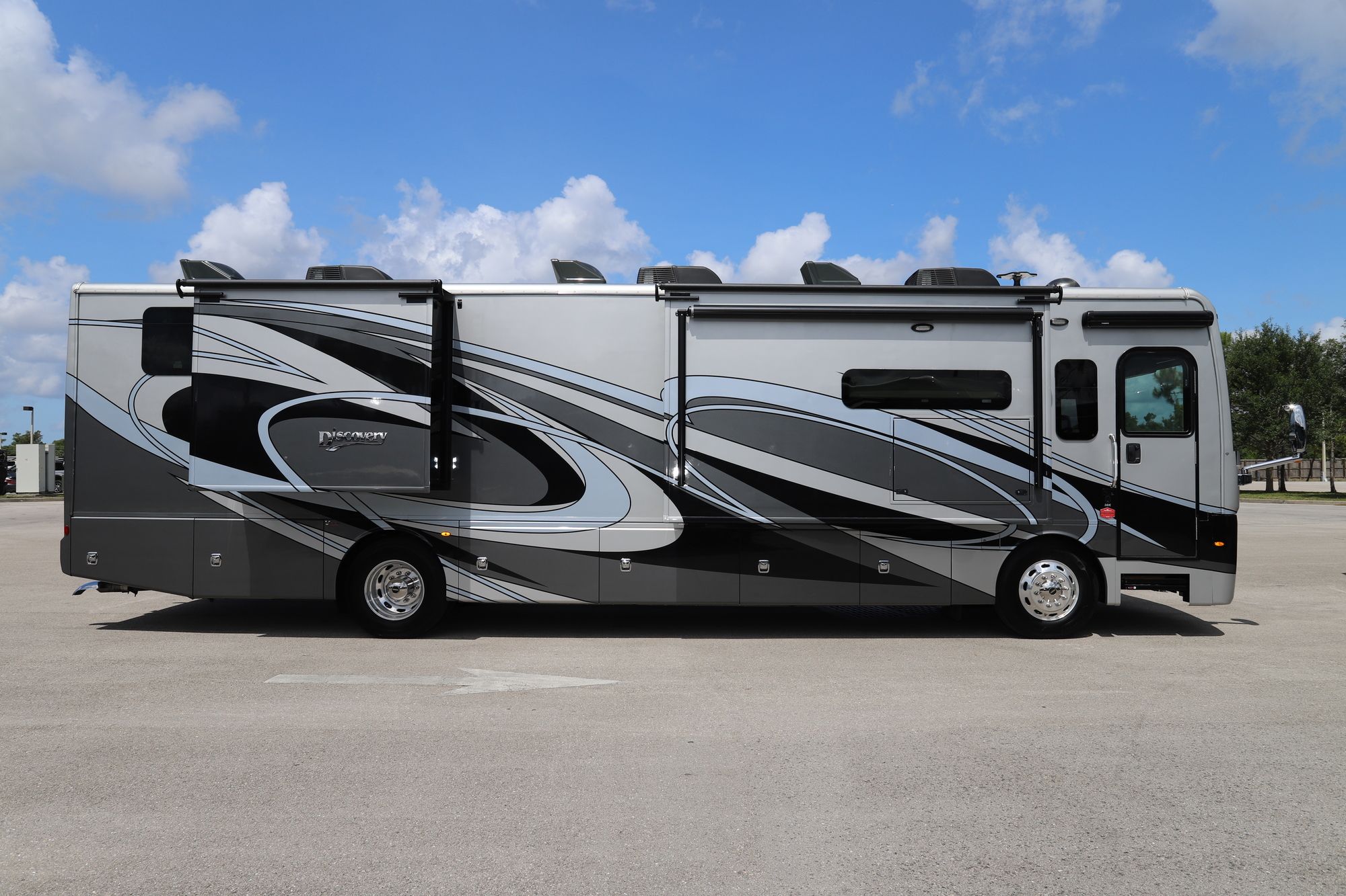 Used 2020 Fleetwood Discovery 38K Class A  For Sale