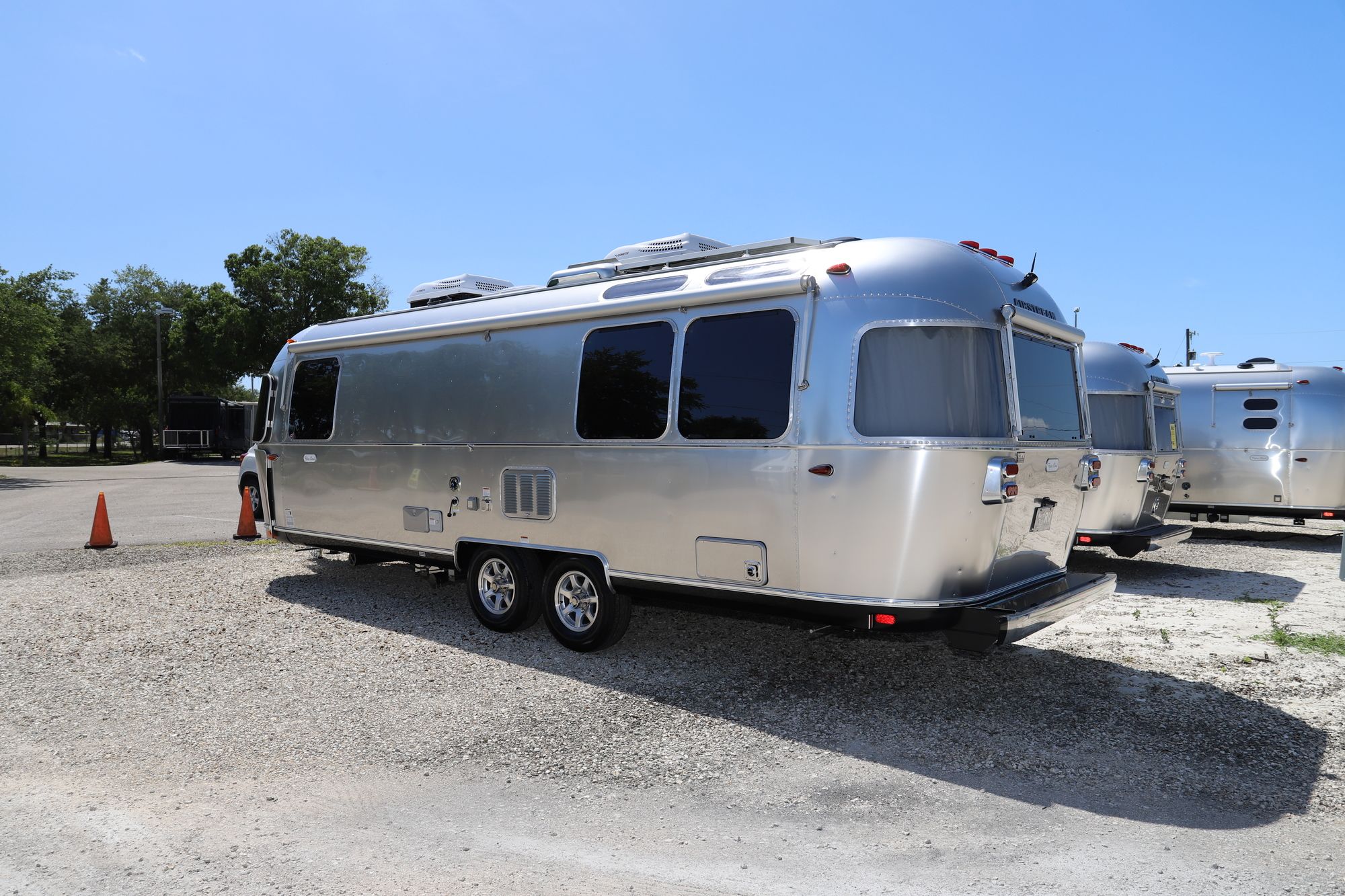 New 2021 Airstream Flying Cloud 27FB Travel Trailer  For Sale