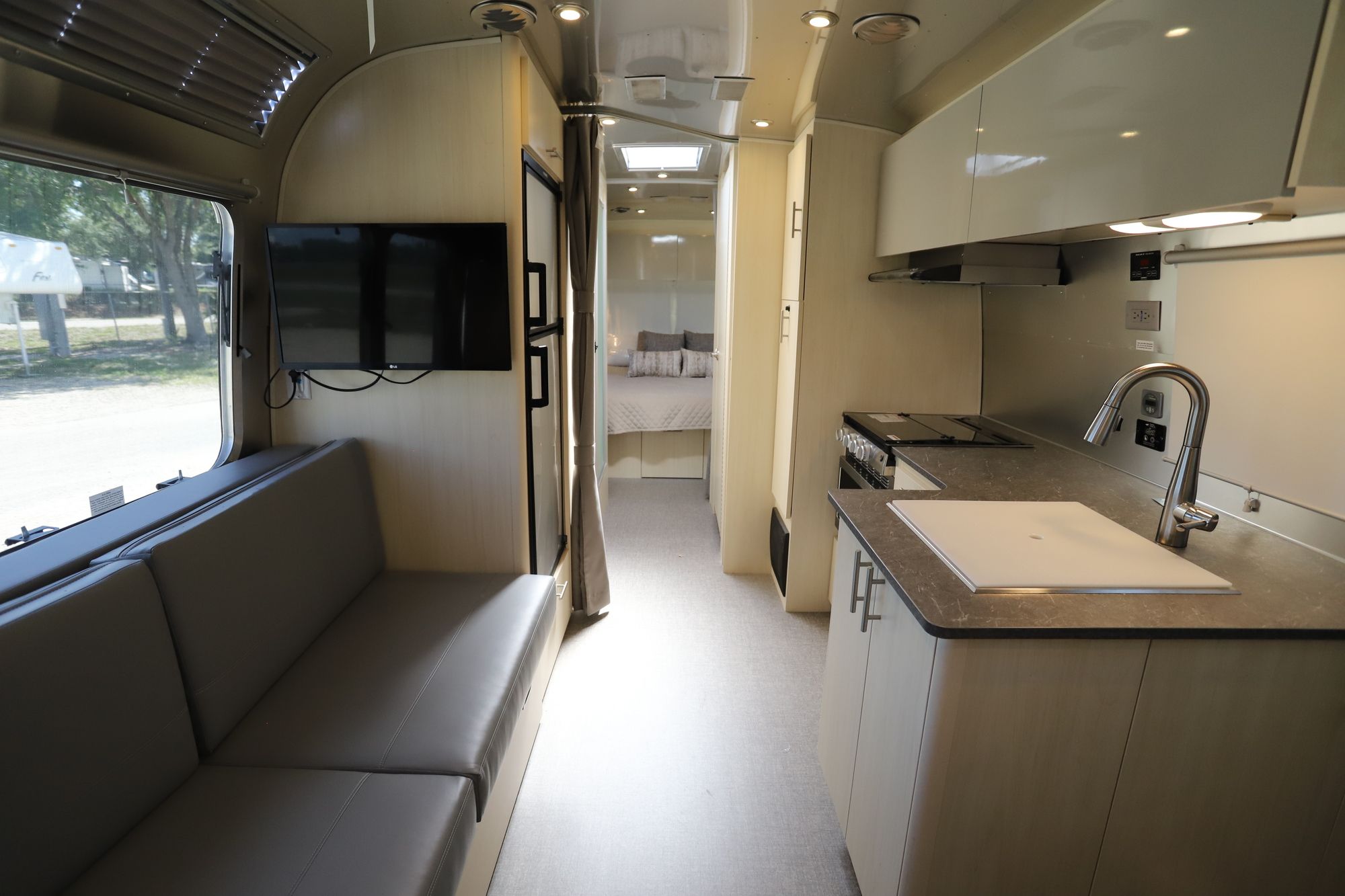 New 2021 Airstream Flying Cloud 27FB Travel Trailer  For Sale