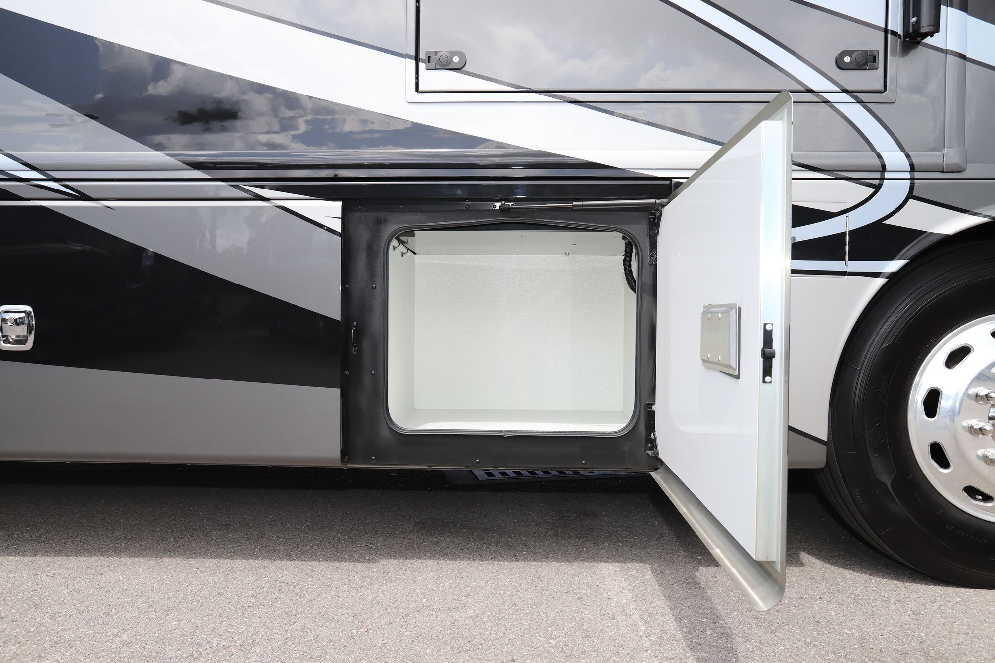 Used 2020 Fleetwood Discovery 38K Class A  For Sale