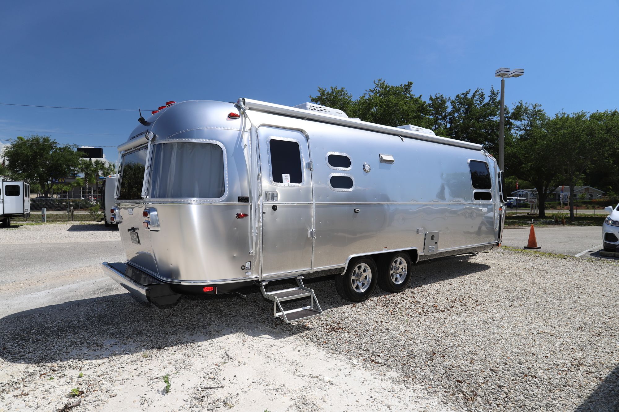 New 2021 Airstream Flying Cloud 27FB Travel Trailer  For Sale