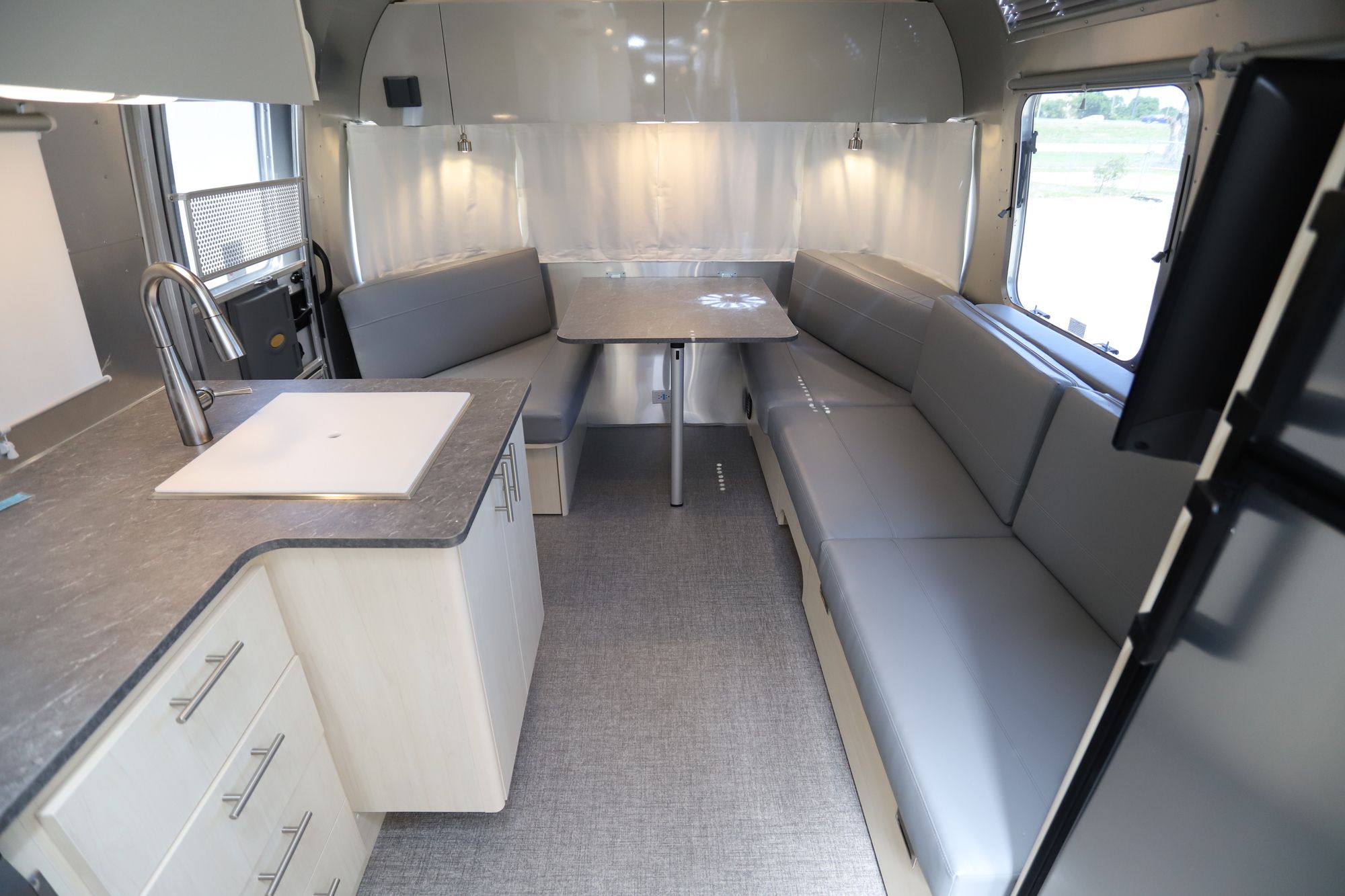 New 2021 Airstream Flying Cloud 27FB Travel Trailer  For Sale