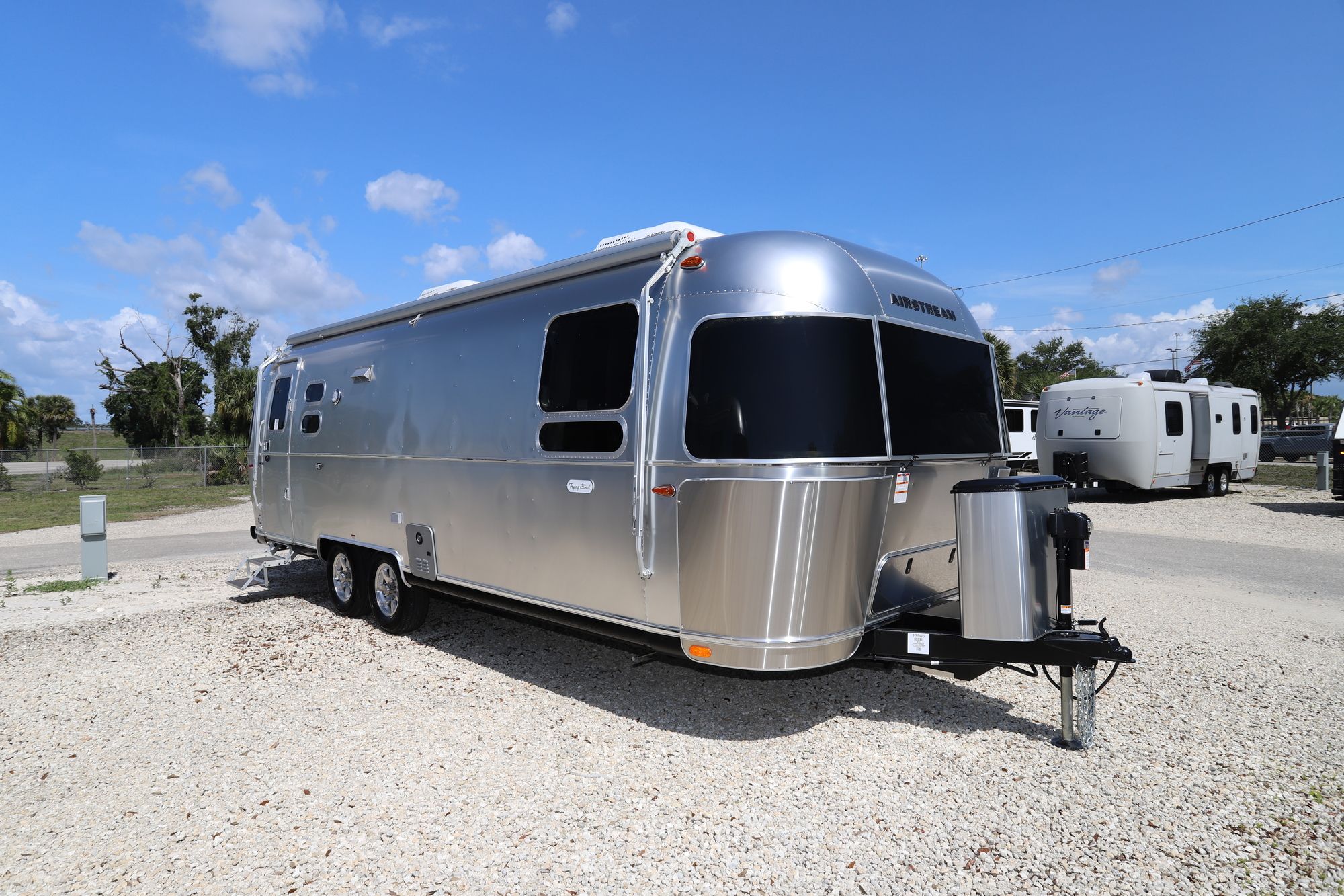 New 2021 Airstream Flying Cloud 27FB Travel Trailer  For Sale