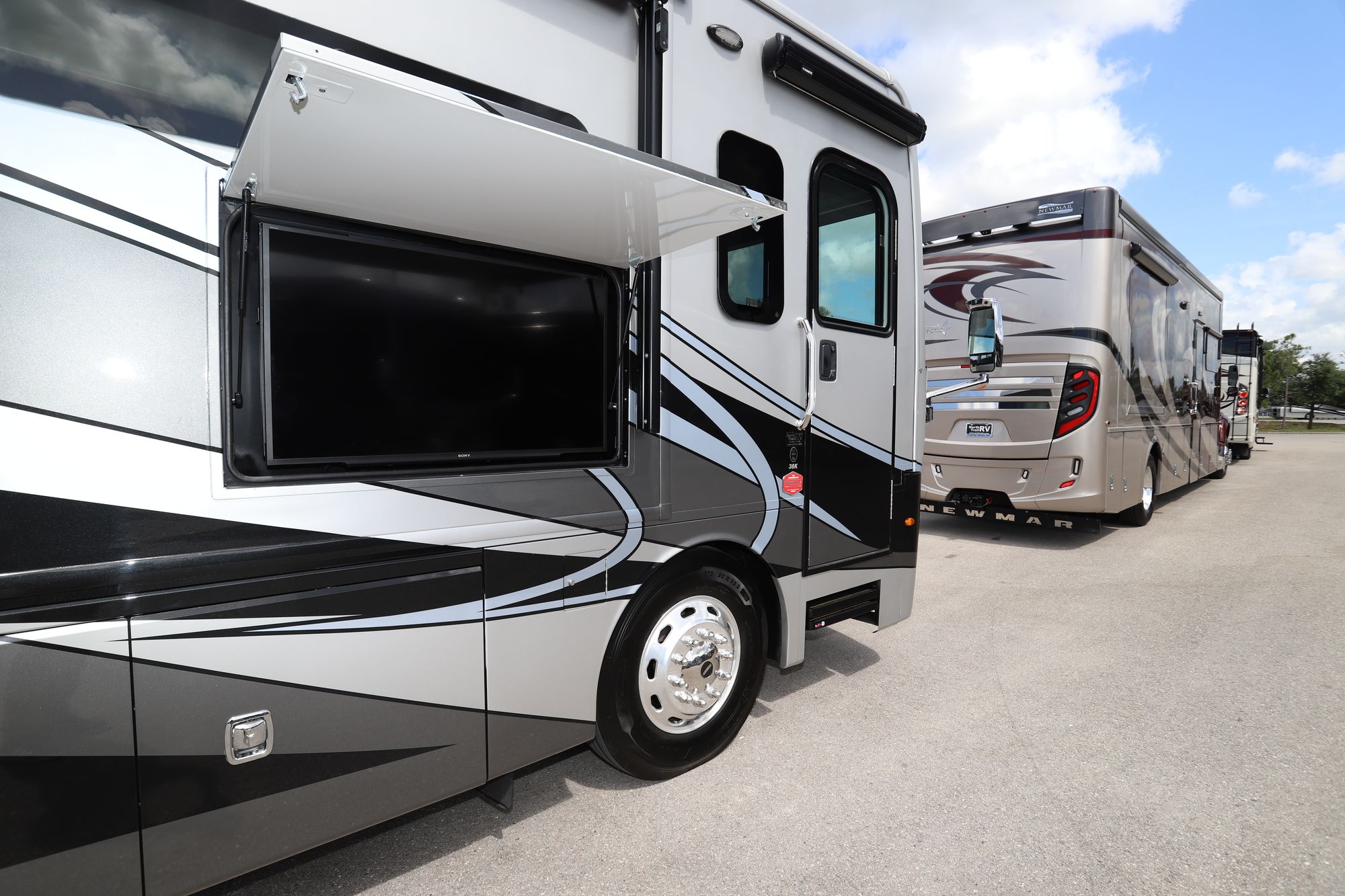 Used 2020 Fleetwood Discovery 38K Class A  For Sale