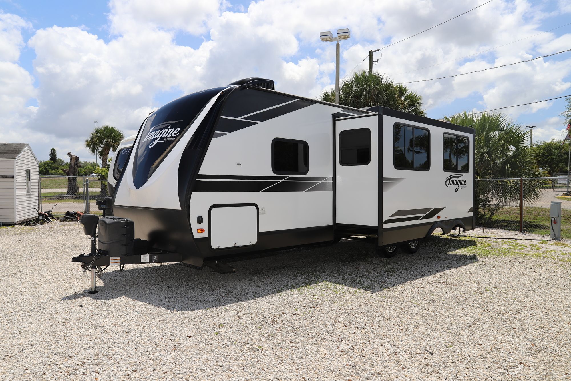 Used 2019 Grand Design Imagine 2800BH Travel Trailer  For Sale