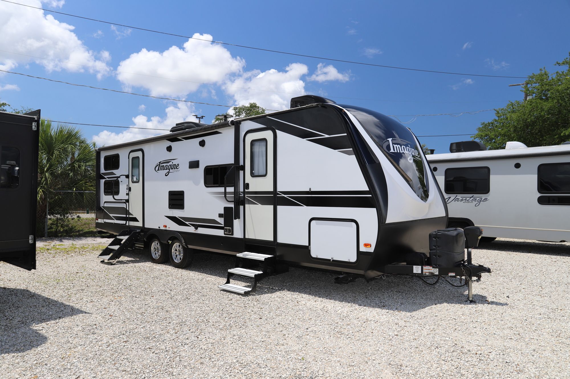 Used 2019 Grand Design Imagine 2800BH Travel Trailer  For Sale