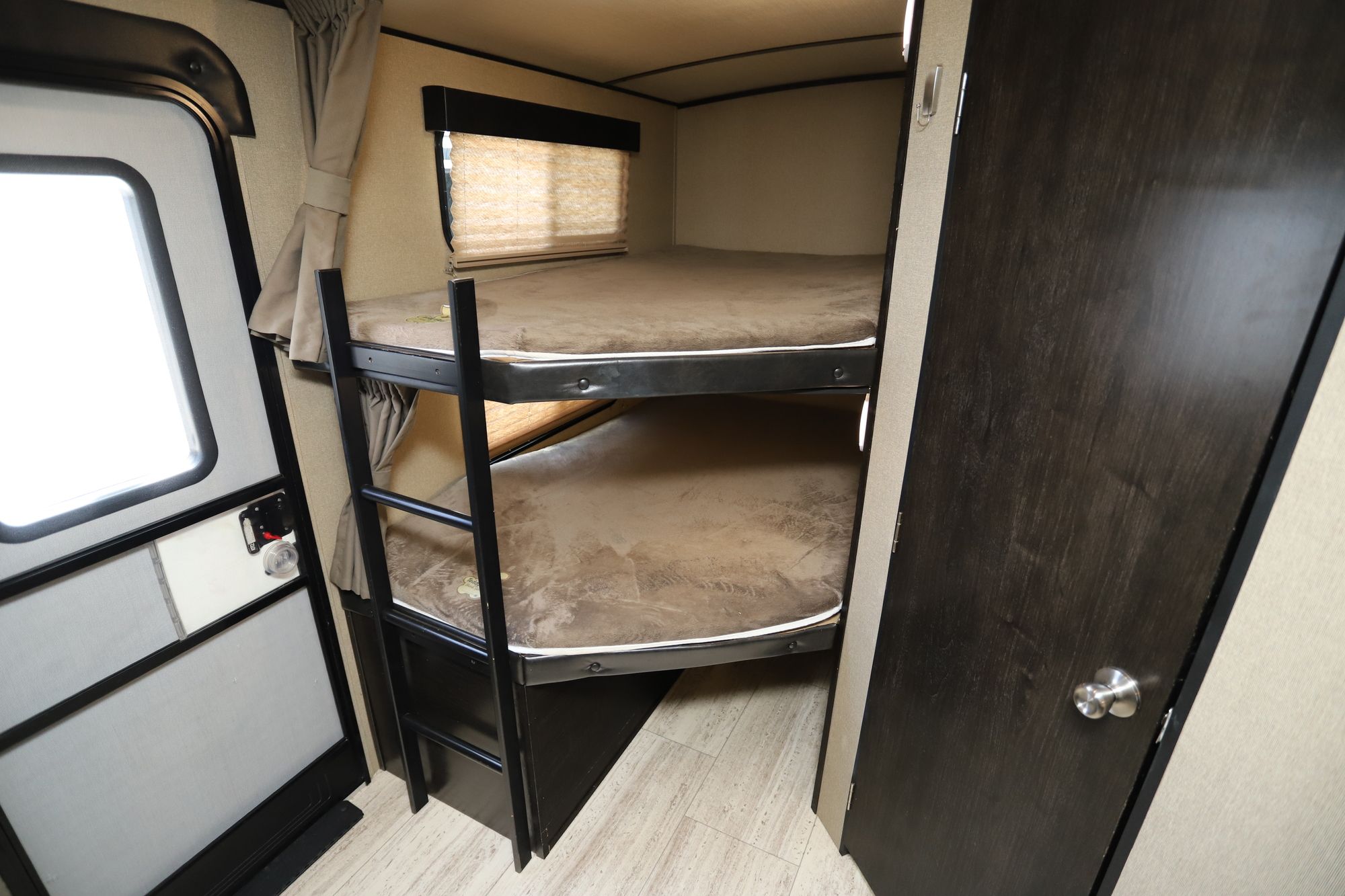 Used 2019 Grand Design Imagine 2800BH Travel Trailer  For Sale