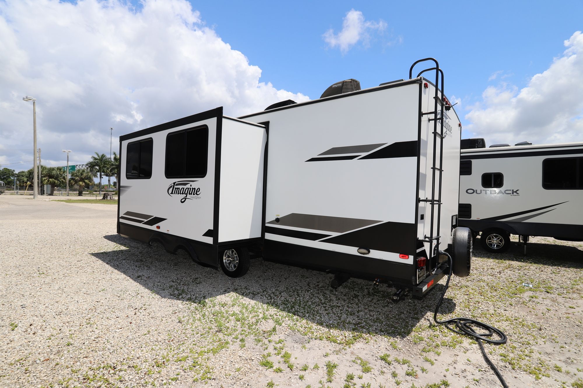 Used 2019 Grand Design Imagine 2800BH Travel Trailer  For Sale