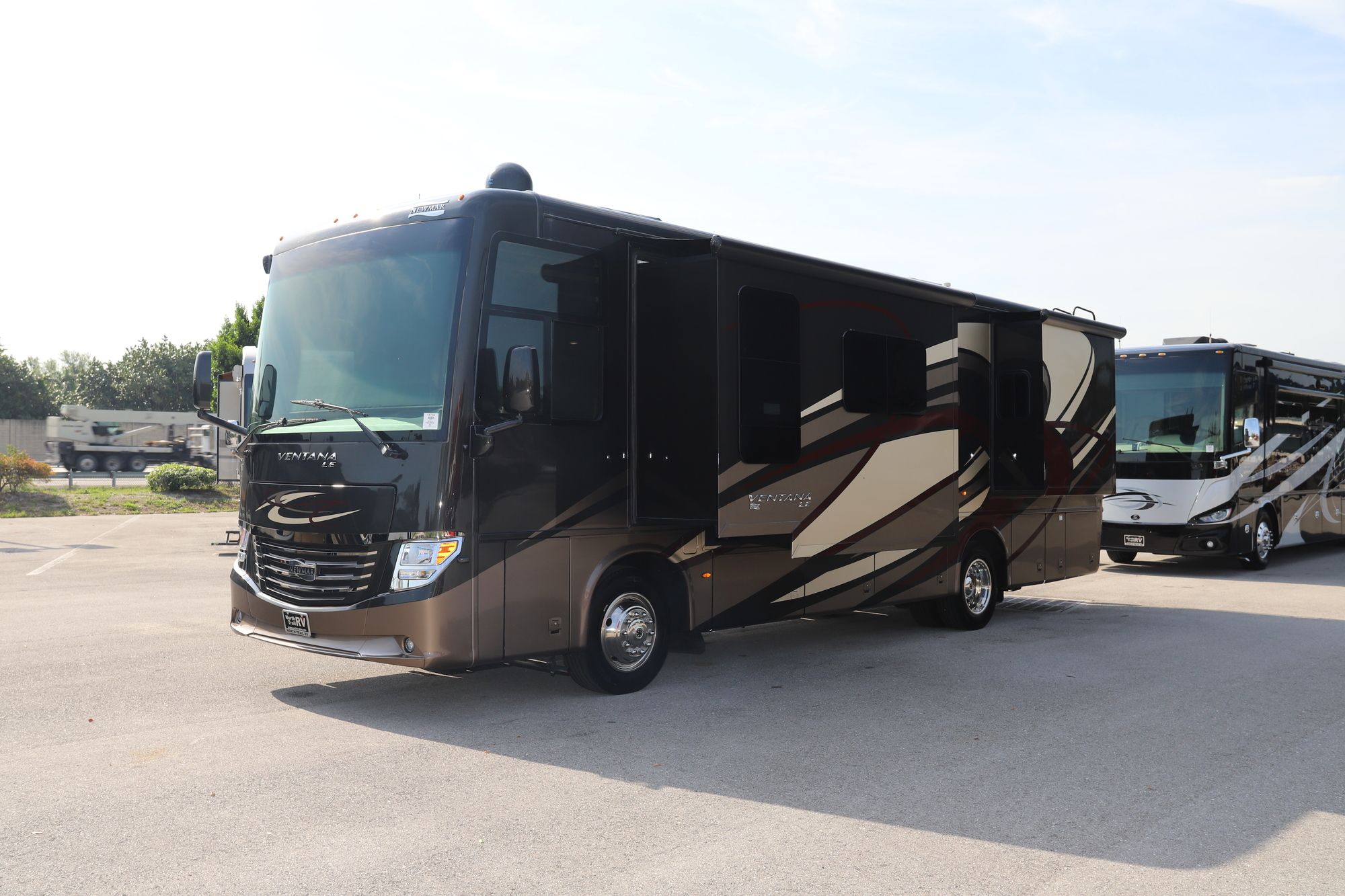 Used 2019 Newmar Ventana Le 3412 Class A  For Sale