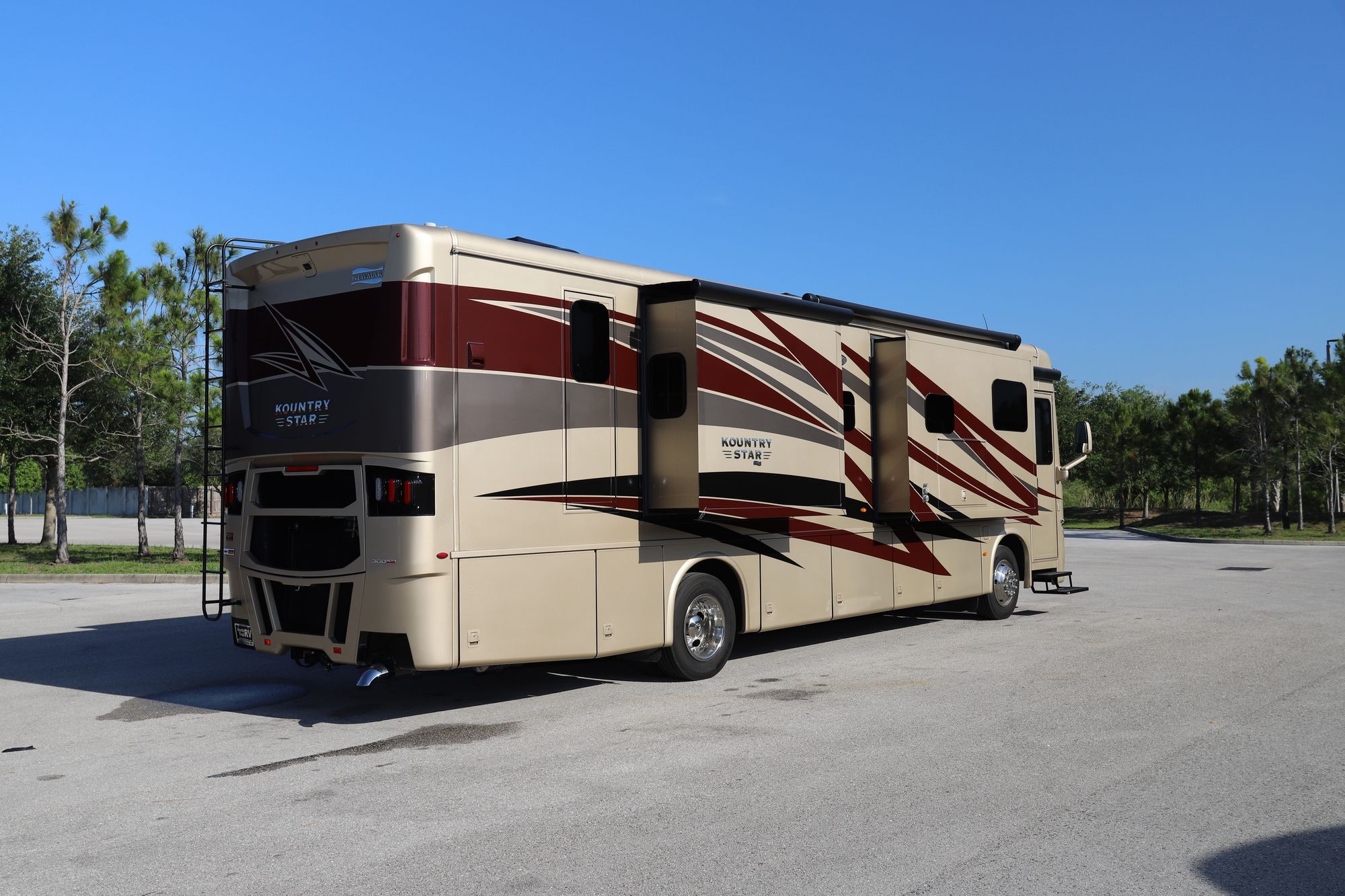 Used 2020 Newmar Kountry Star 3709 Class A  For Sale