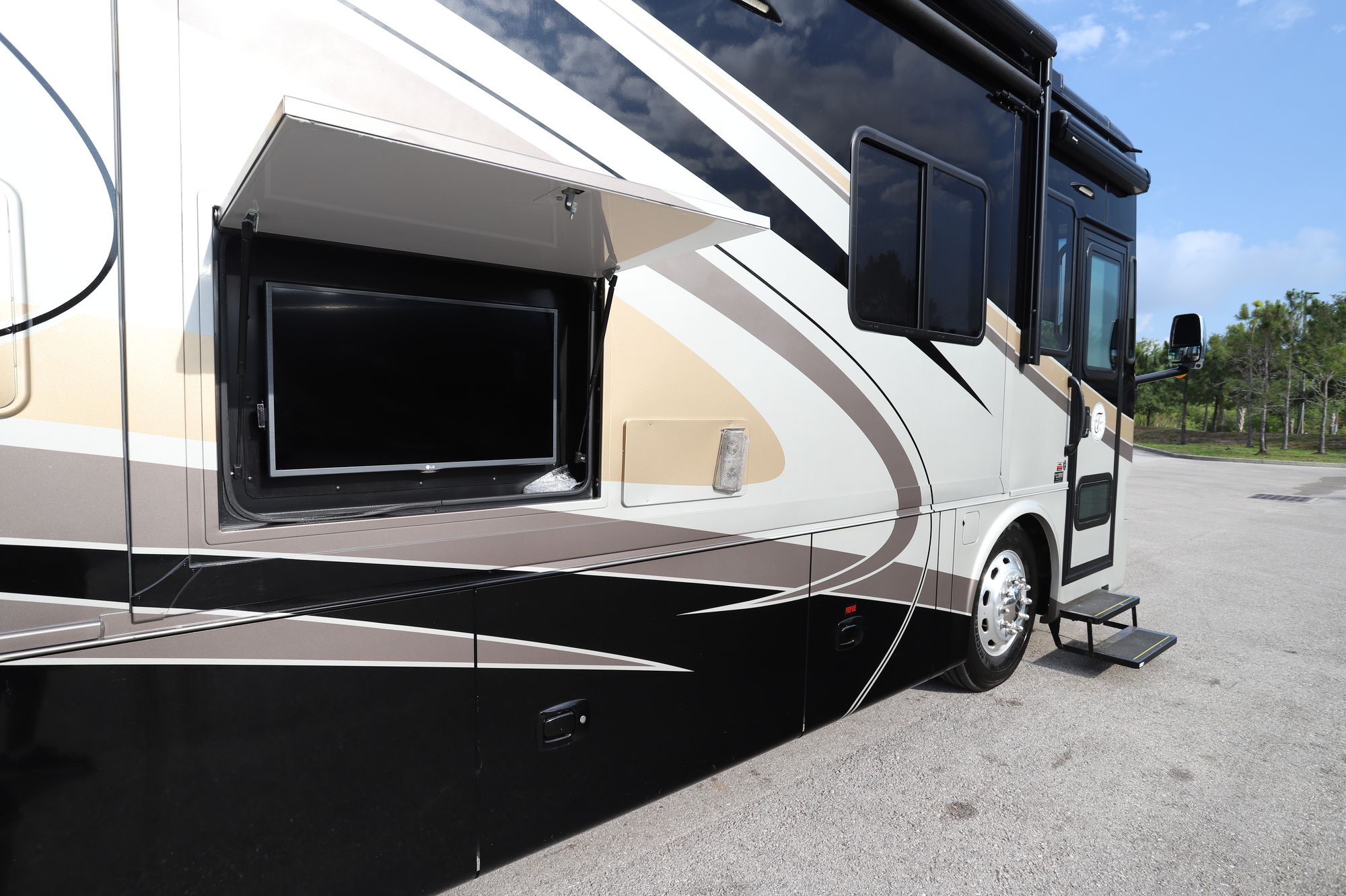 Used 2016 Tiffin Motor Homes Allegro Red 38QBA Class A  For Sale