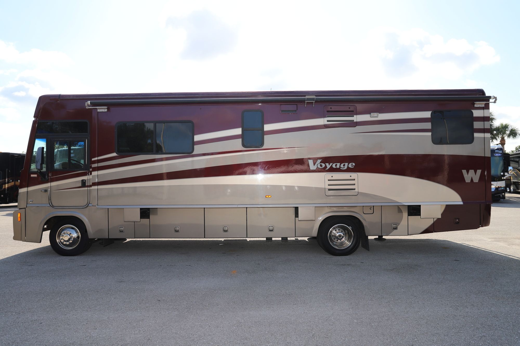 Used 2008 Winnebago Voyage 32H Class A  For Sale