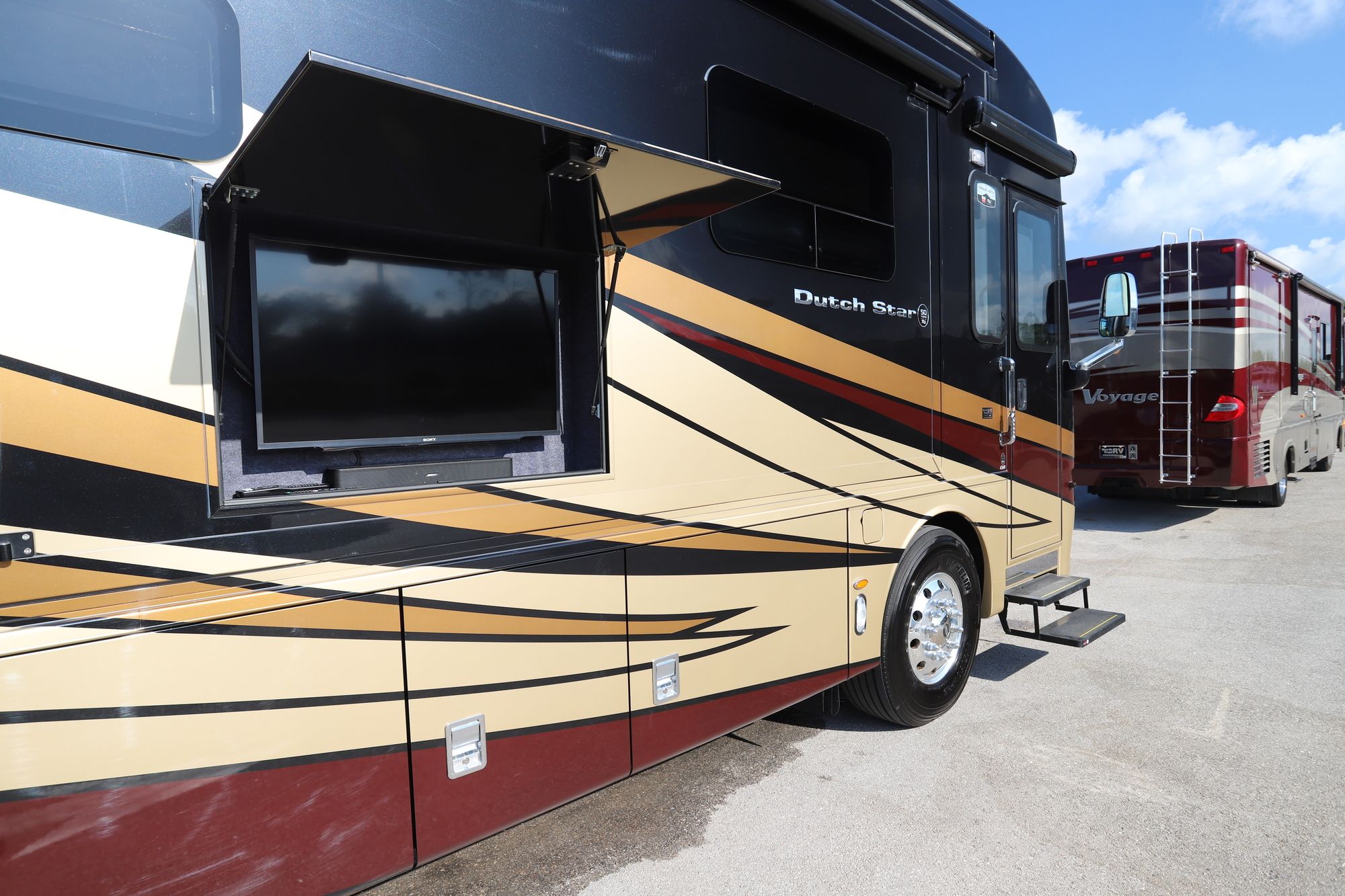 Used 2018 Newmar Dutch Star 4369 Class A  For Sale