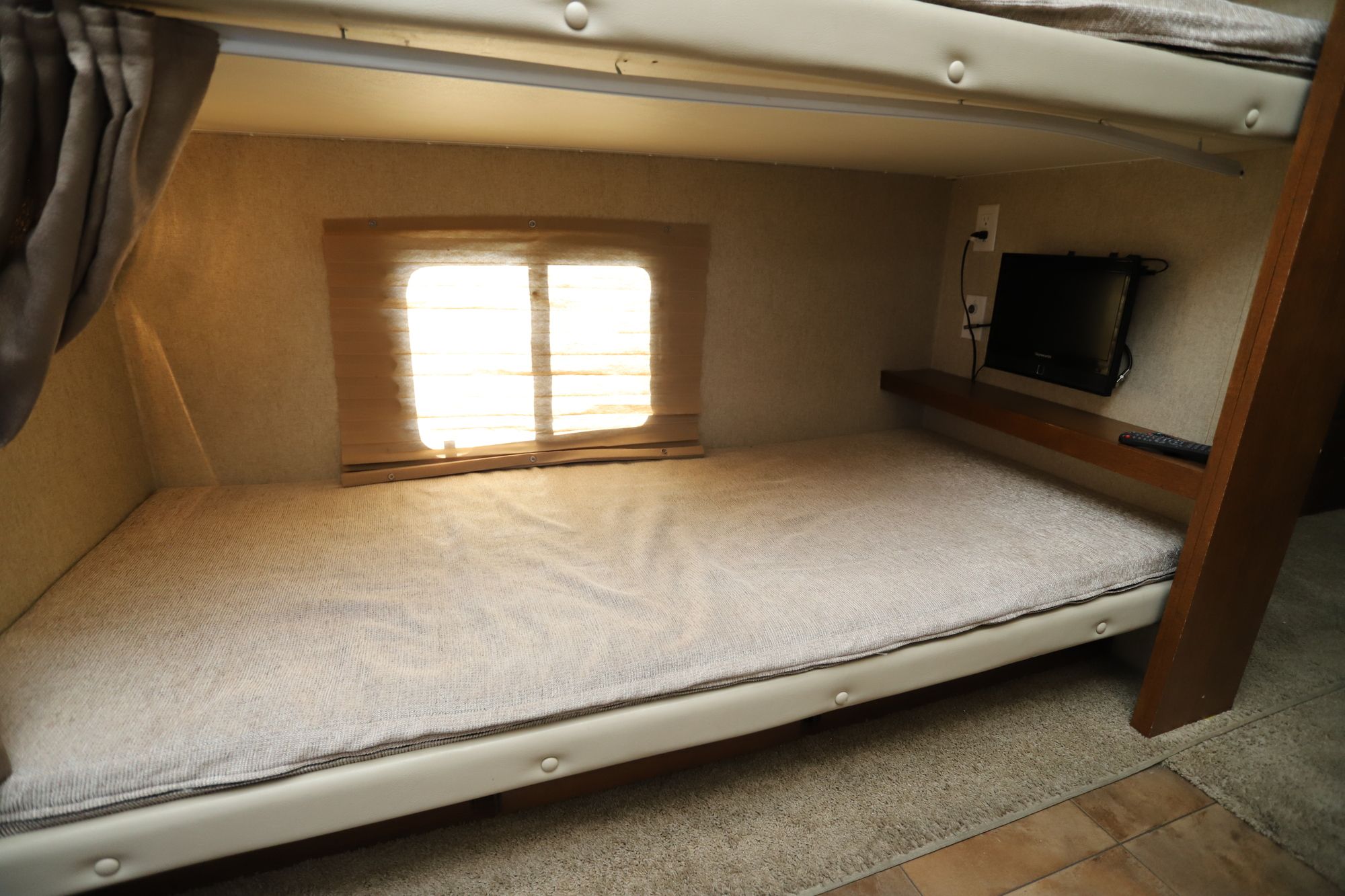 Used 2013 Coachmen Encounter 36BH Class A  For Sale