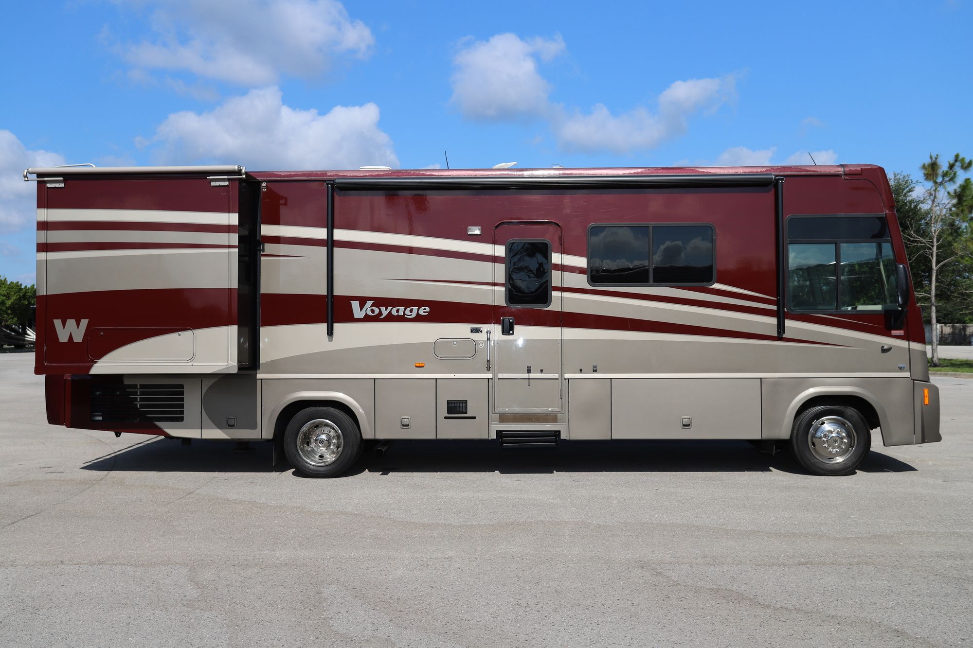 Used 2008 Winnebago Voyage 32H Class A  For Sale