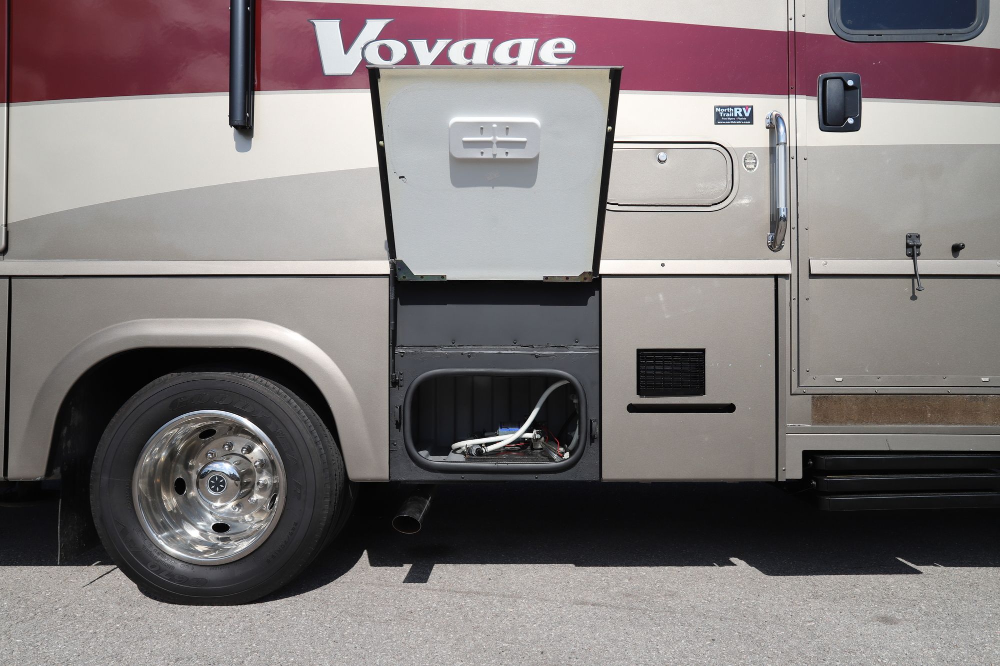 Used 2008 Winnebago Voyage 32H Class A  For Sale