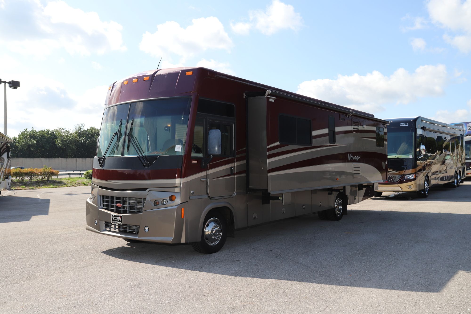 Used 2008 Winnebago Voyage 32H Class A  For Sale