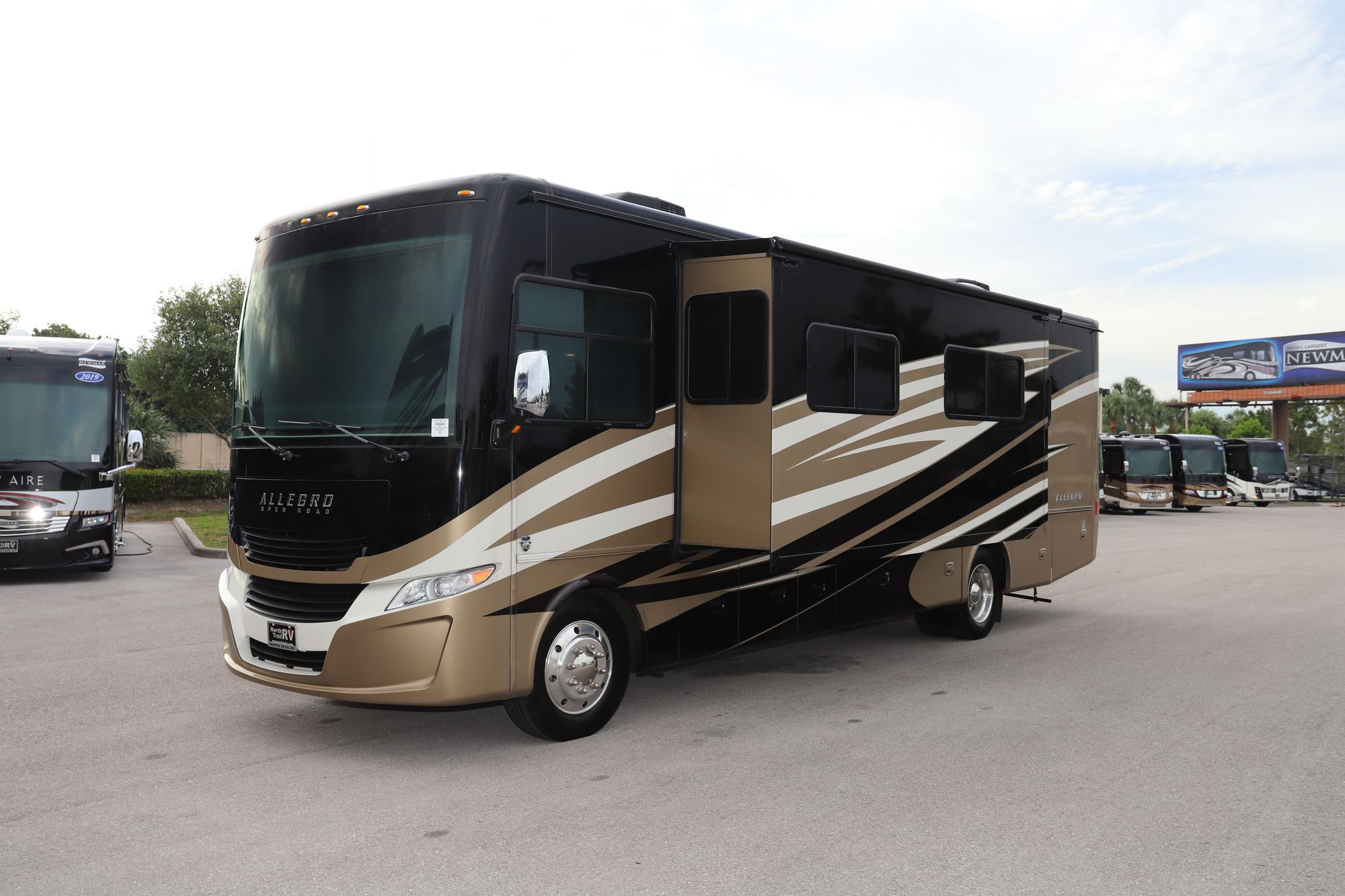 Used 2017 Tiffin Motor Homes Allegro 32SA Class A  For Sale