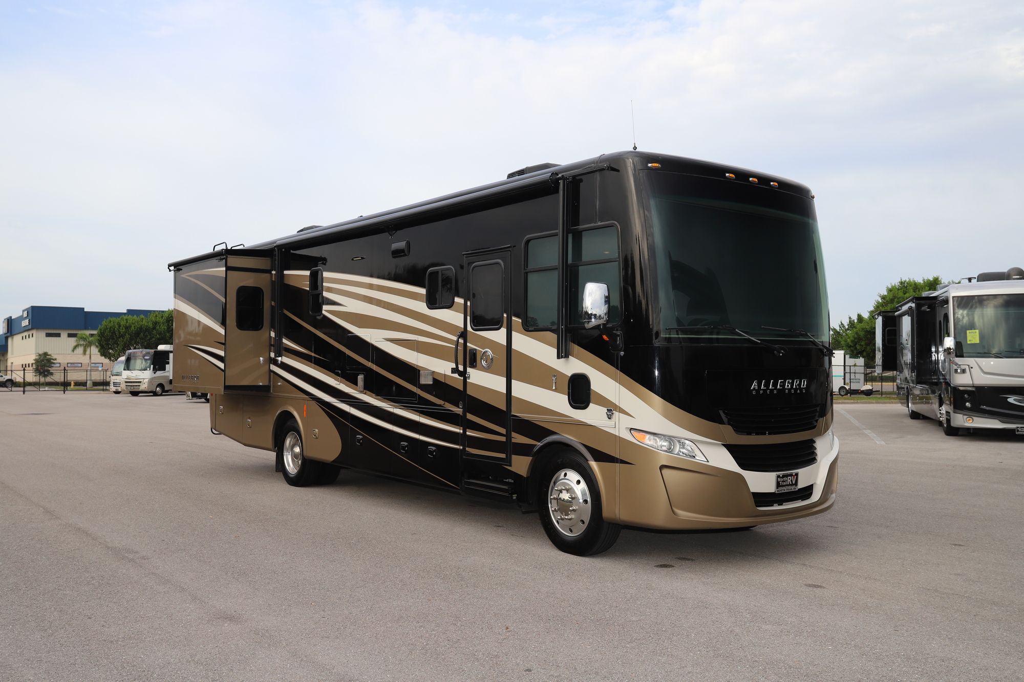 Used 2017 Tiffin Motor Homes Allegro 32SA Class A  For Sale