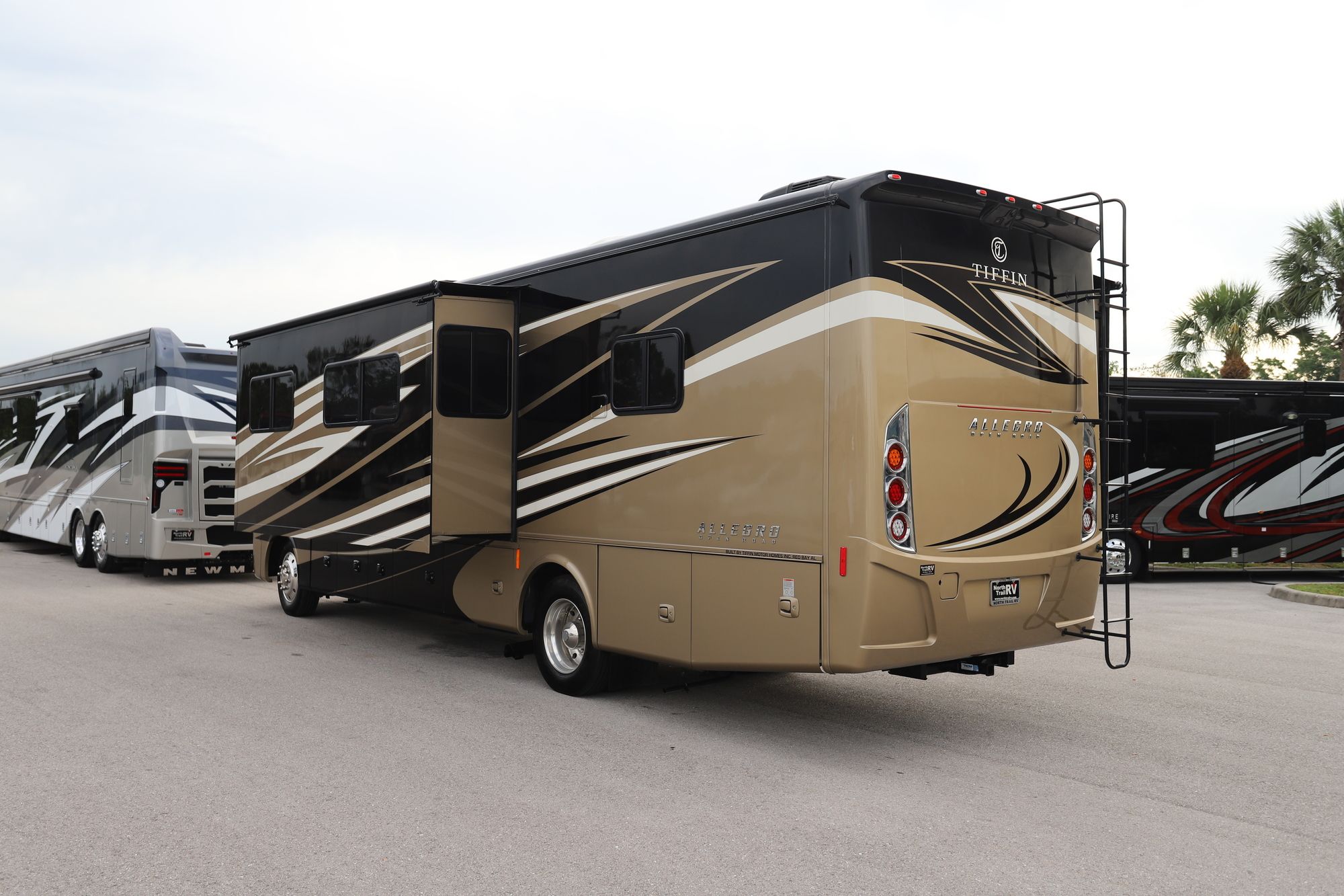 Used 2017 Tiffin Motor Homes Allegro 32SA Class A  For Sale