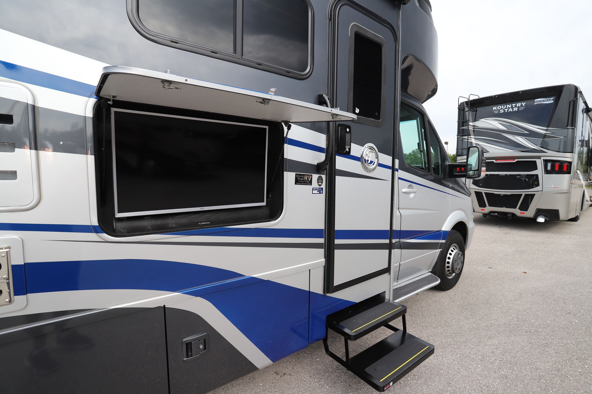 Used 2019 Tiffin Motor Homes Wayfarer 24FW Class C  For Sale