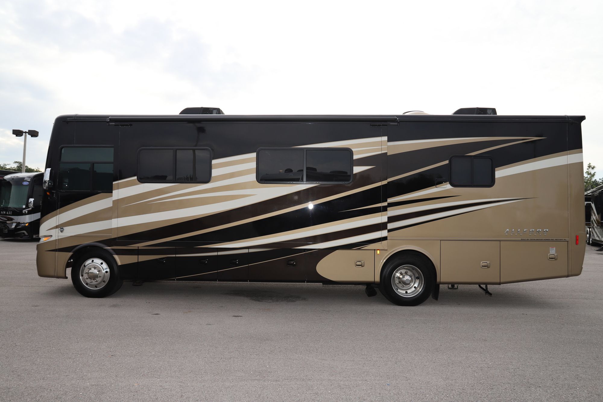 Used 2017 Tiffin Motor Homes Allegro 32SA Class A  For Sale